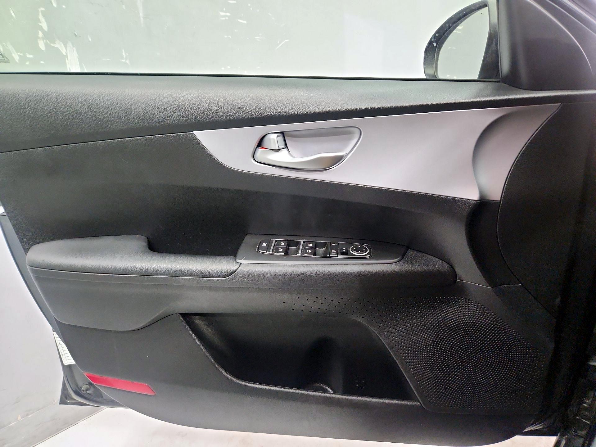 Thumbnail: 2024 Kia Forte - 12