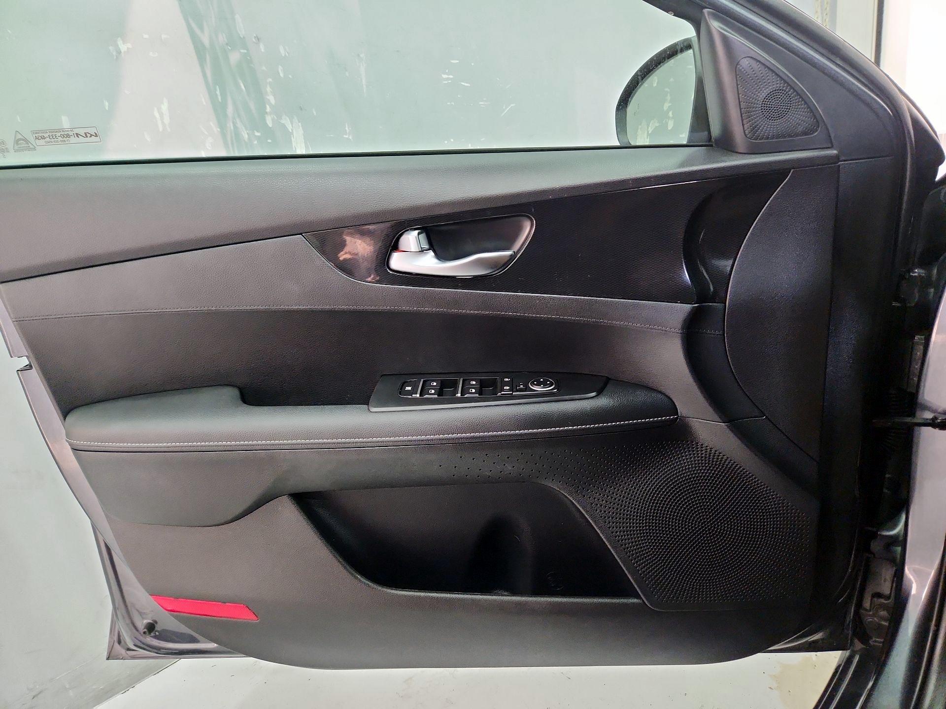 Thumbnail: 2023 Kia Forte - 12