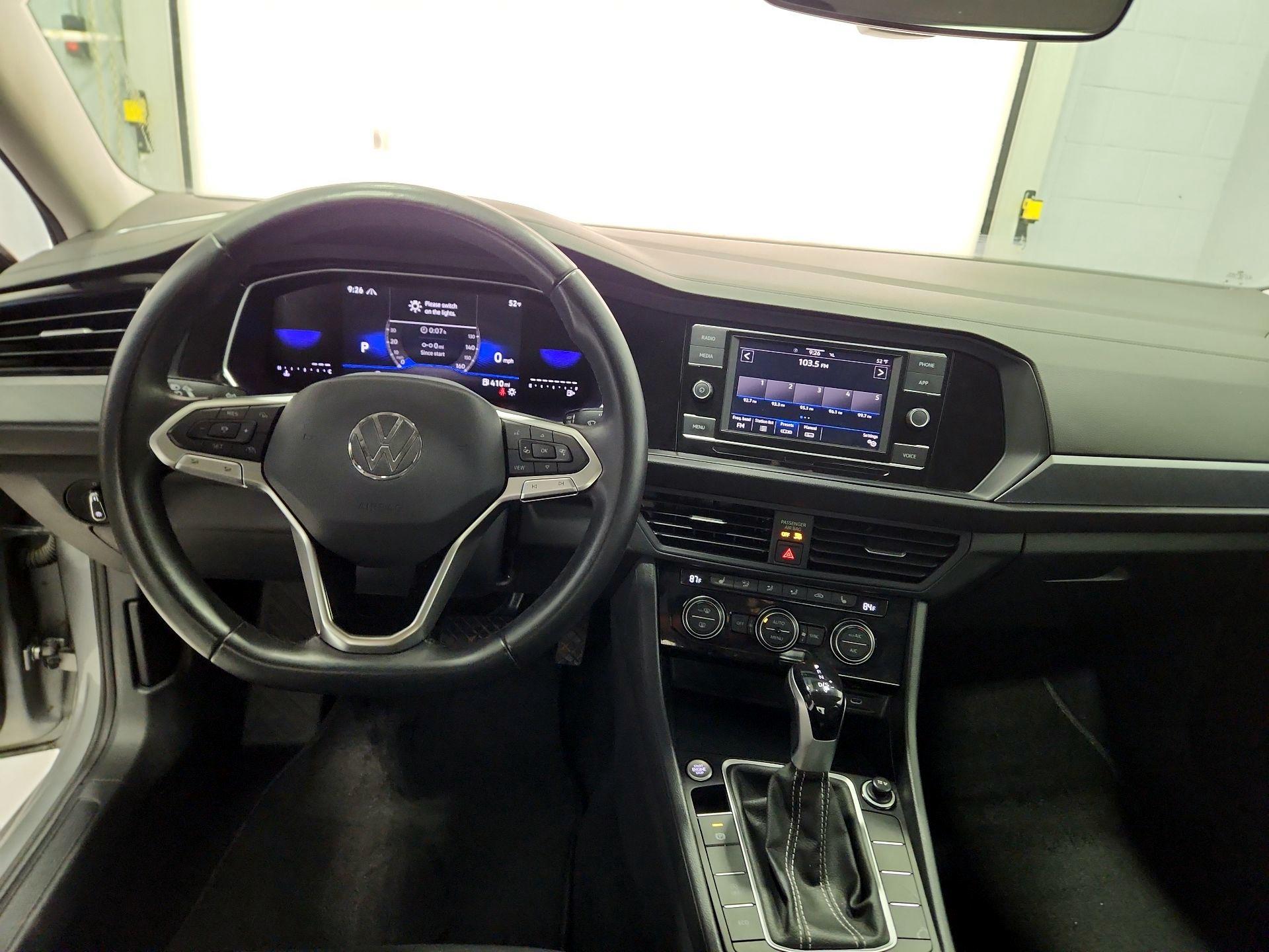 Thumbnail: 2024 Volkswagen Jetta - 9