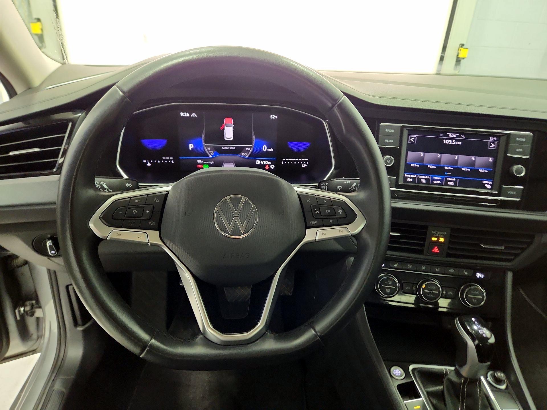 Thumbnail: 2024 Volkswagen Jetta - 10