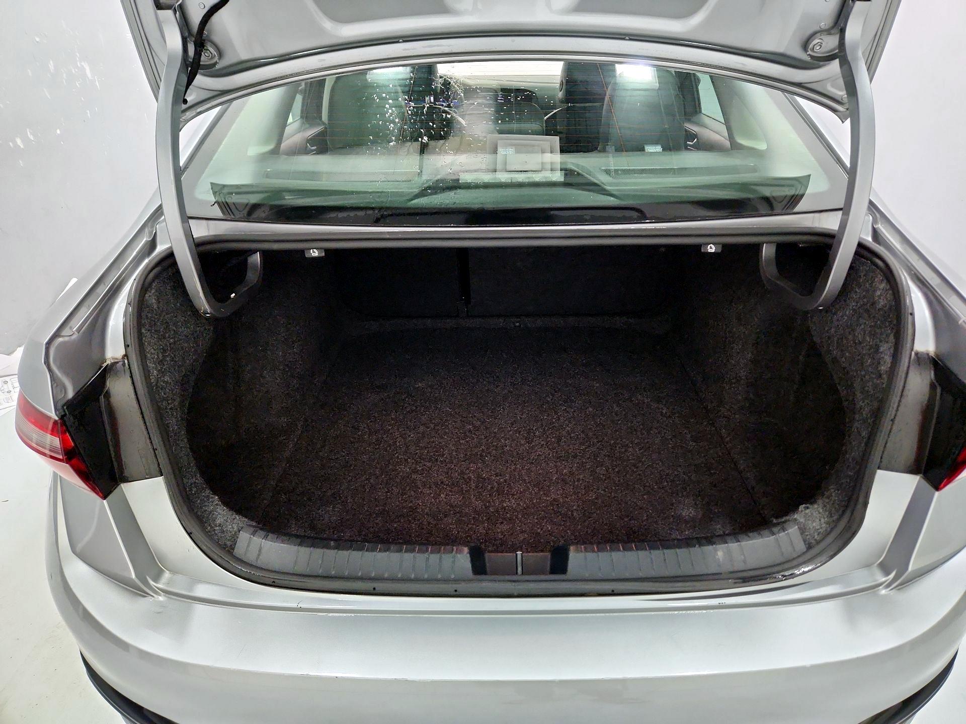 Thumbnail: 2024 Volkswagen Jetta - 20