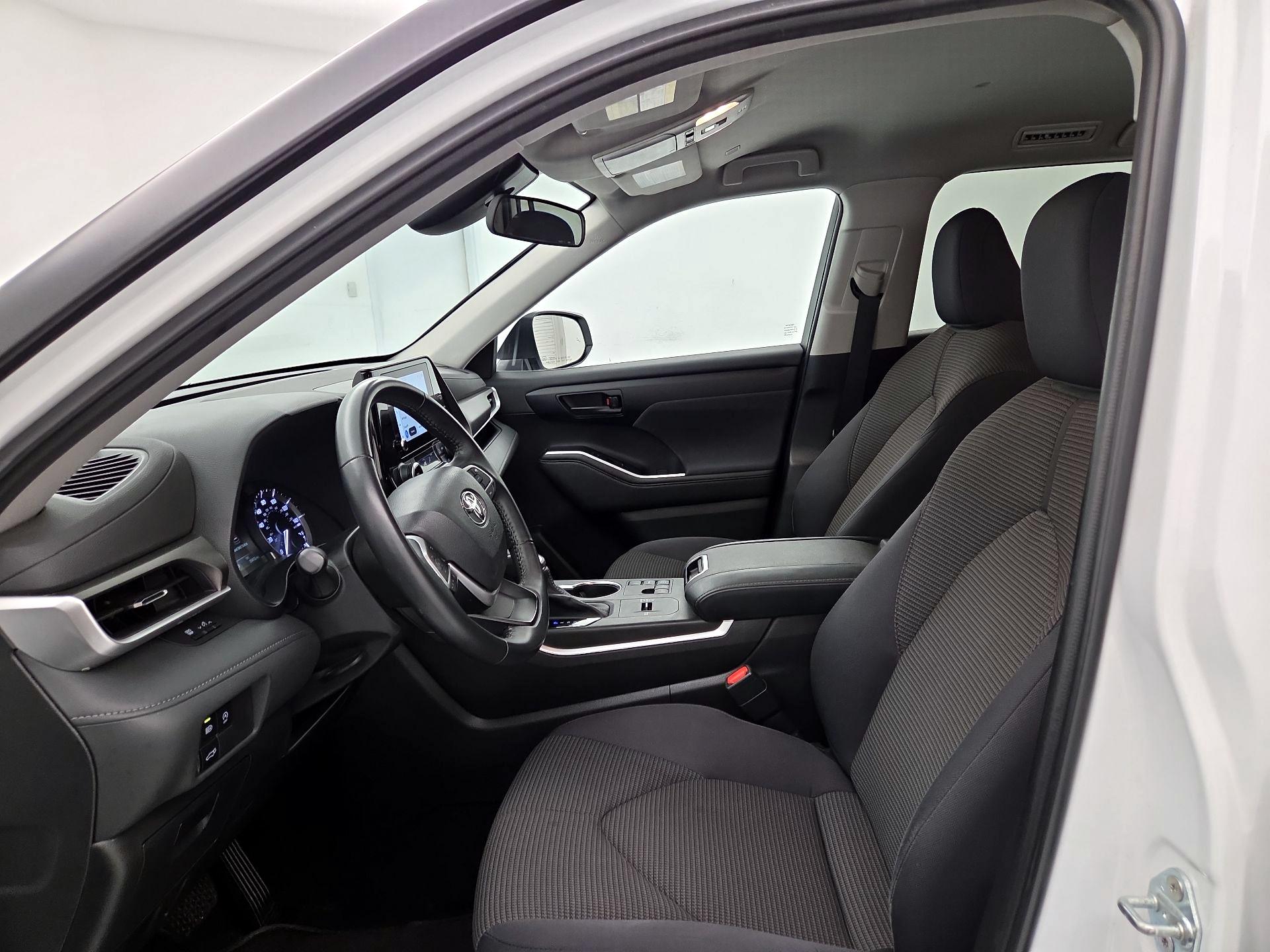 Thumbnail: 2023 Toyota Highlander - 11