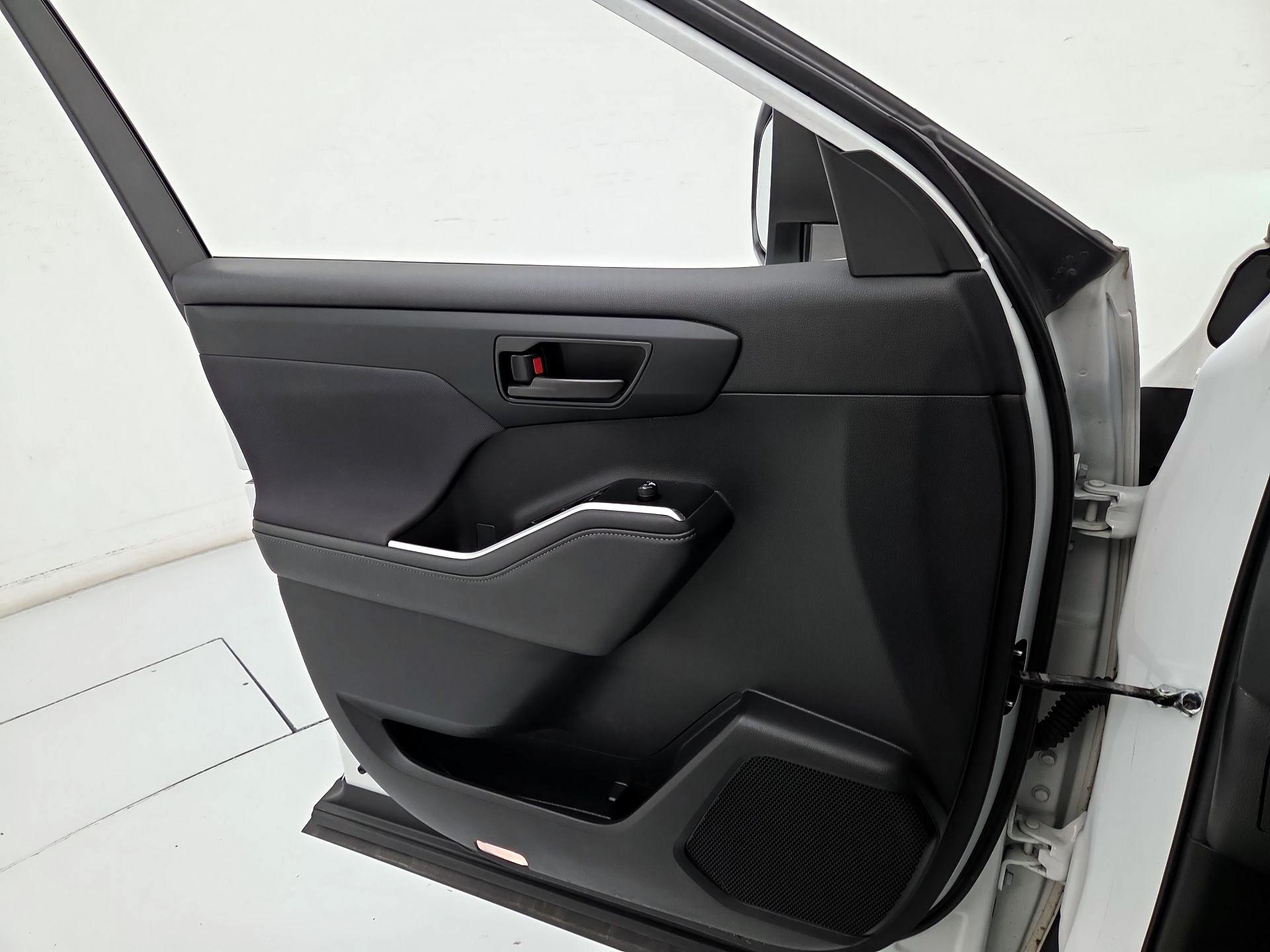 Thumbnail: 2023 Toyota Highlander - 12