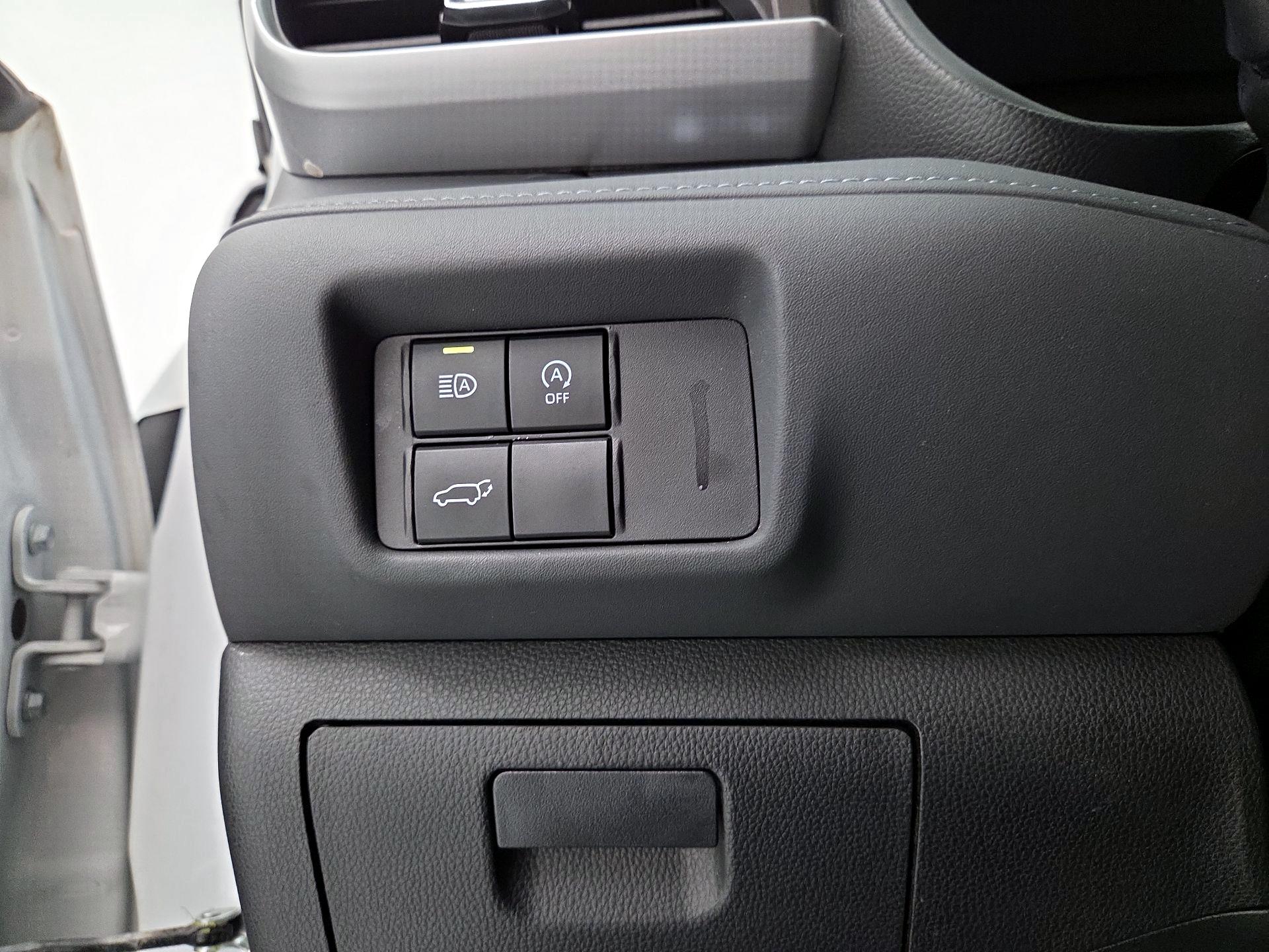 Thumbnail: 2023 Toyota Highlander - 13