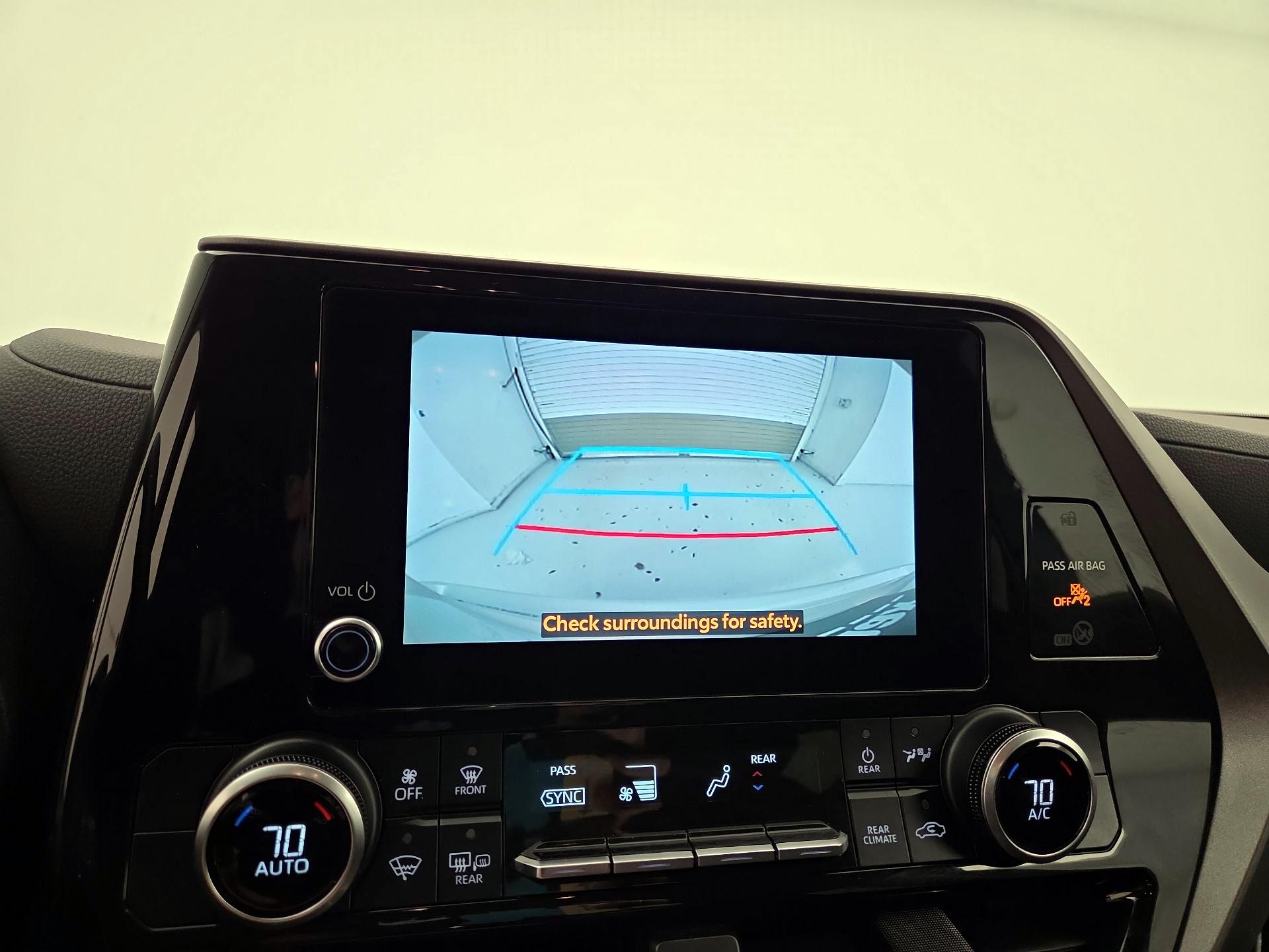 Thumbnail: 2023 Toyota Highlander - 14