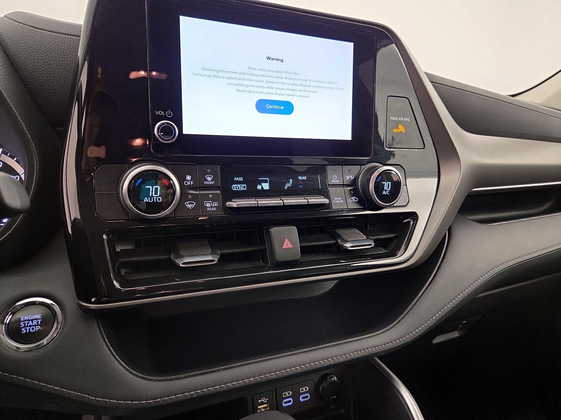 Thumbnail: 2023 Toyota Highlander - 16