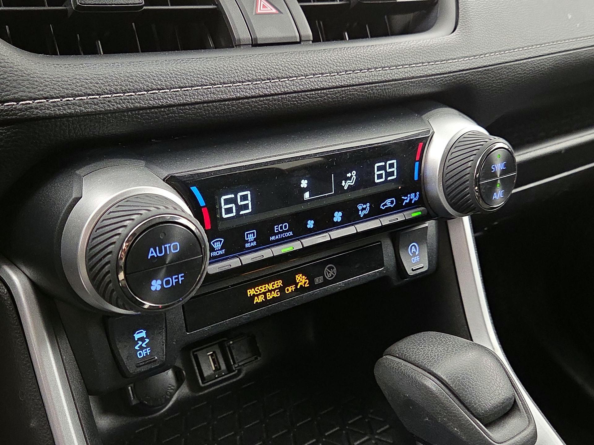 Thumbnail: 2022 Toyota RAV4 - 16