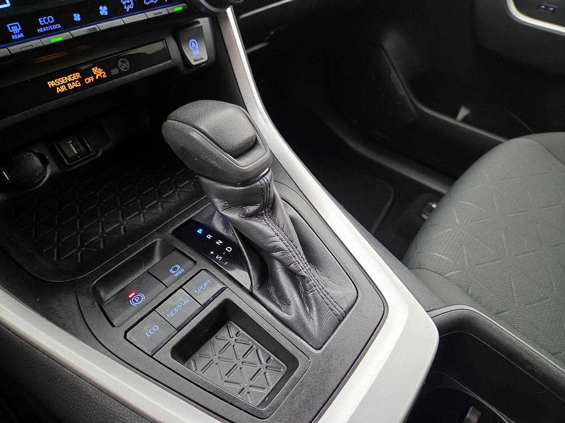 Thumbnail: 2022 Toyota RAV4 - 17