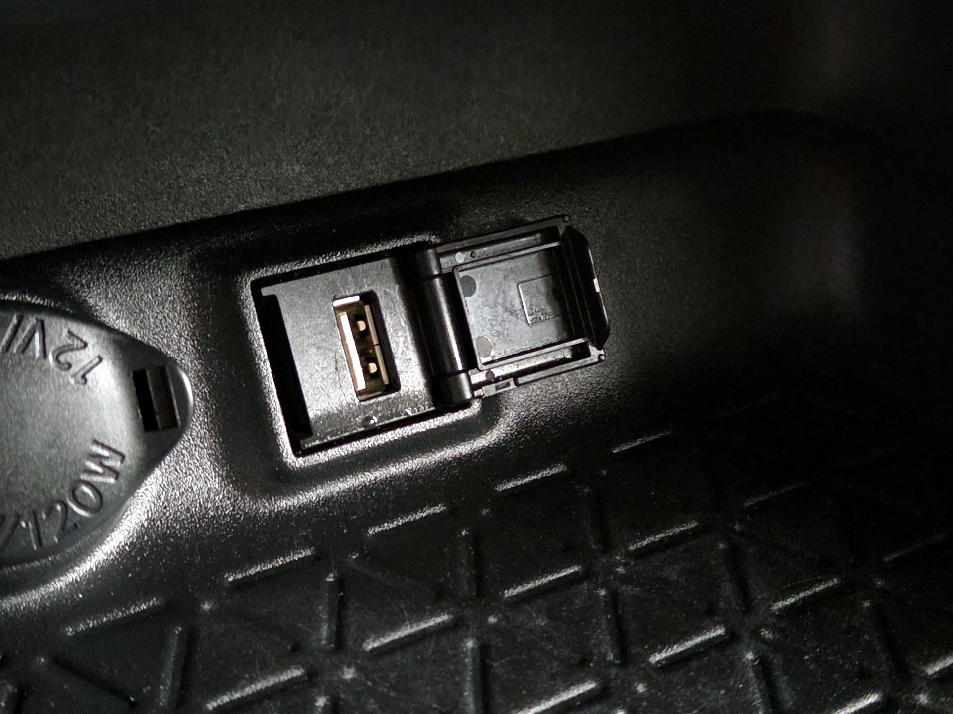 Thumbnail: 2022 Toyota RAV4 - 18