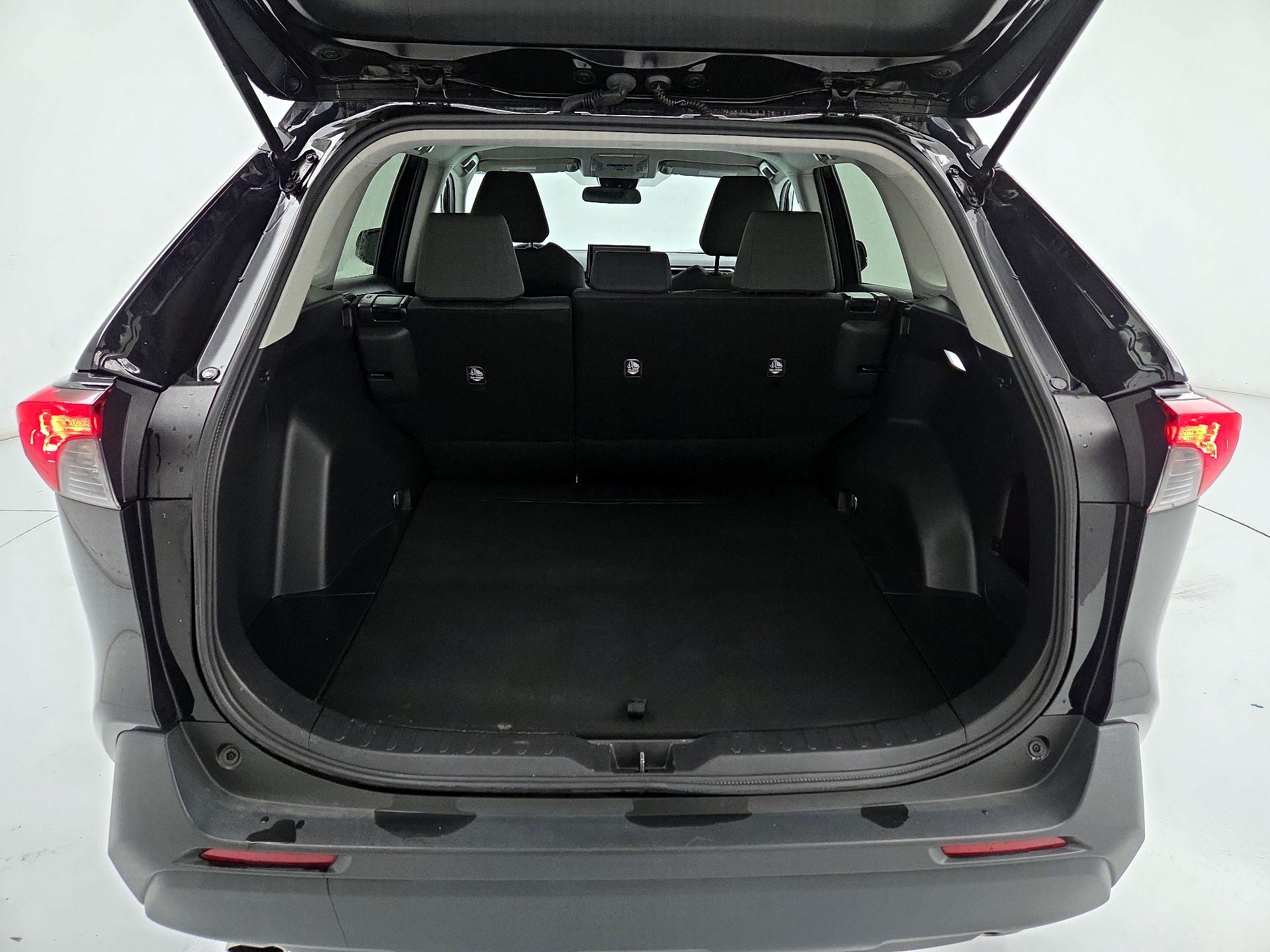 Thumbnail: 2022 Toyota RAV4 - 20