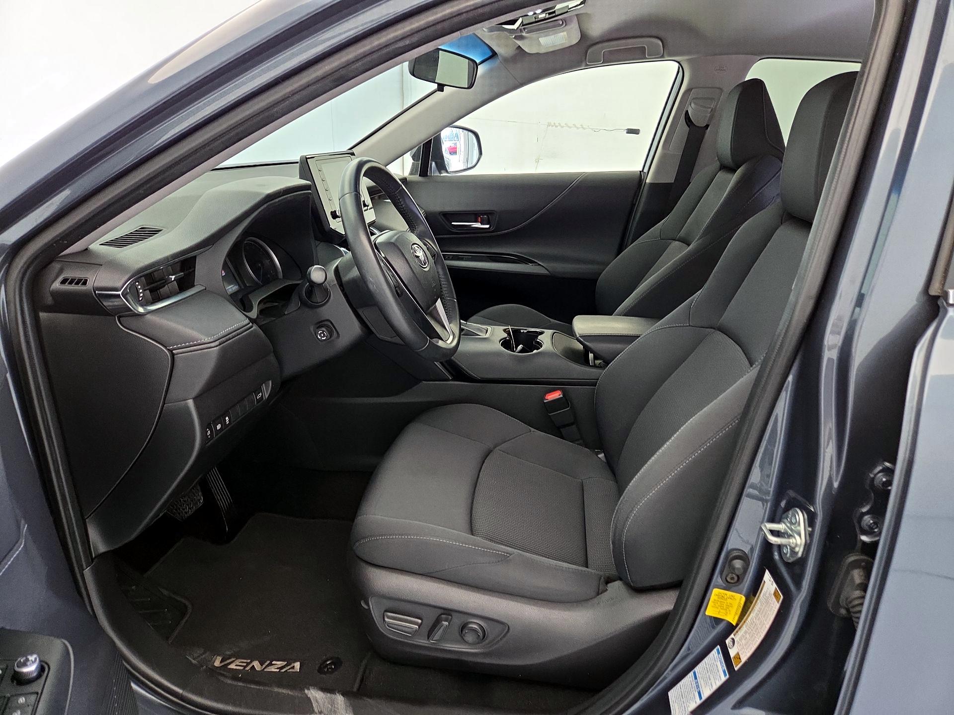 Thumbnail: 2022 Toyota Venza - 11