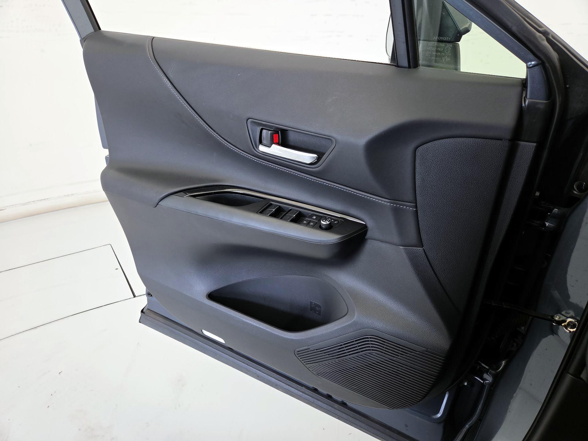 Thumbnail: 2022 Toyota Venza - 12