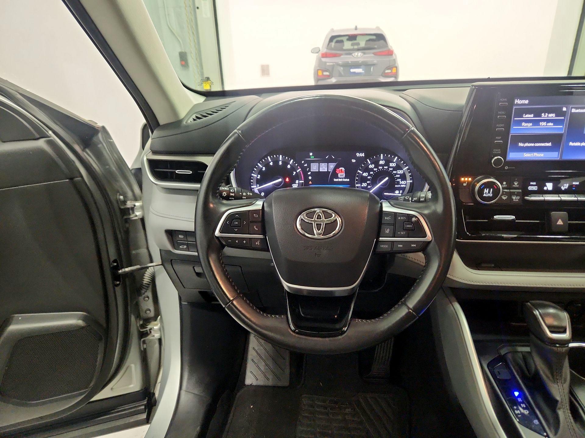 Thumbnail: 2021 Toyota Highlander - 10