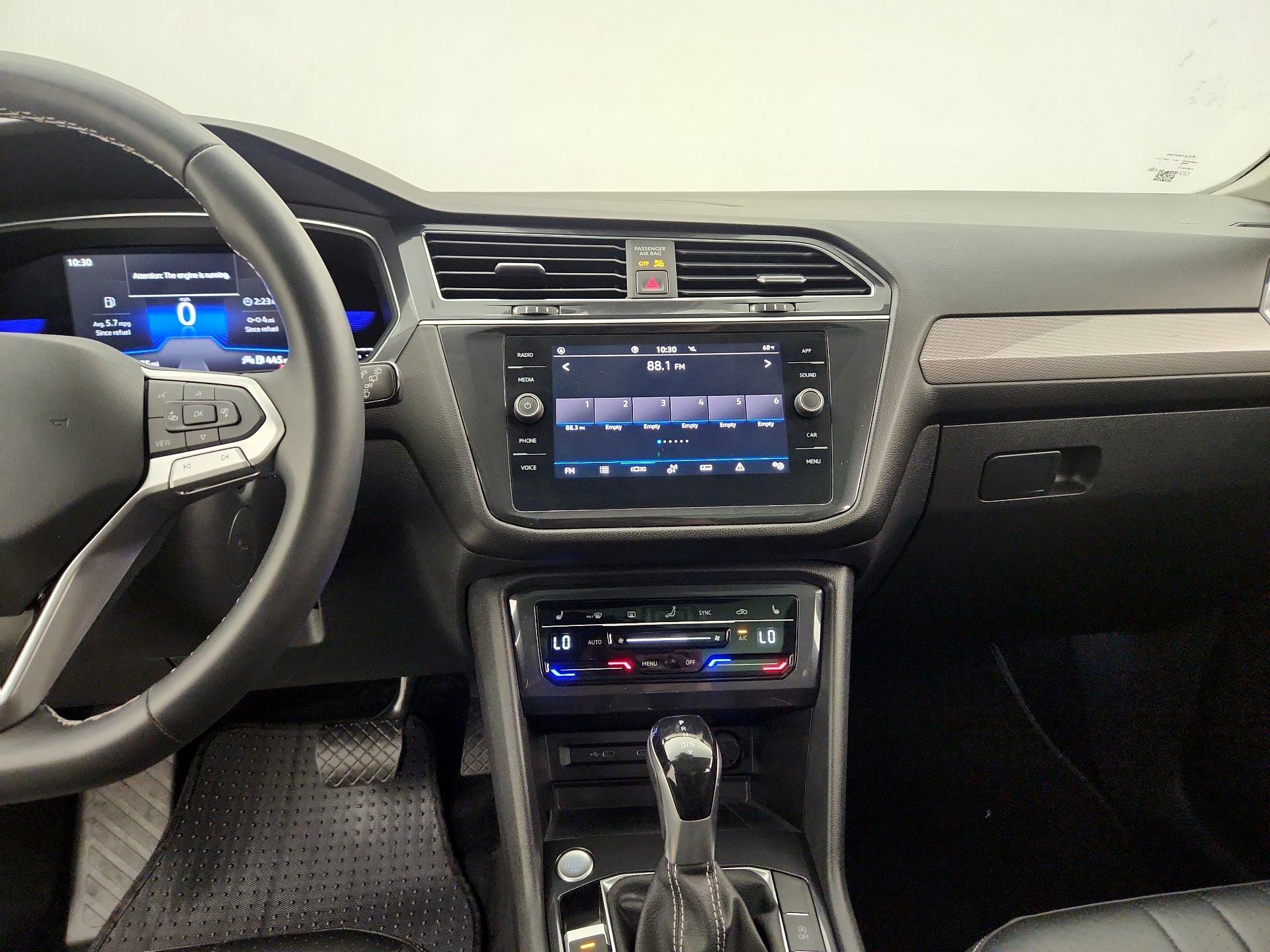 Thumbnail: 2022 Volkswagen Tiguan - 9