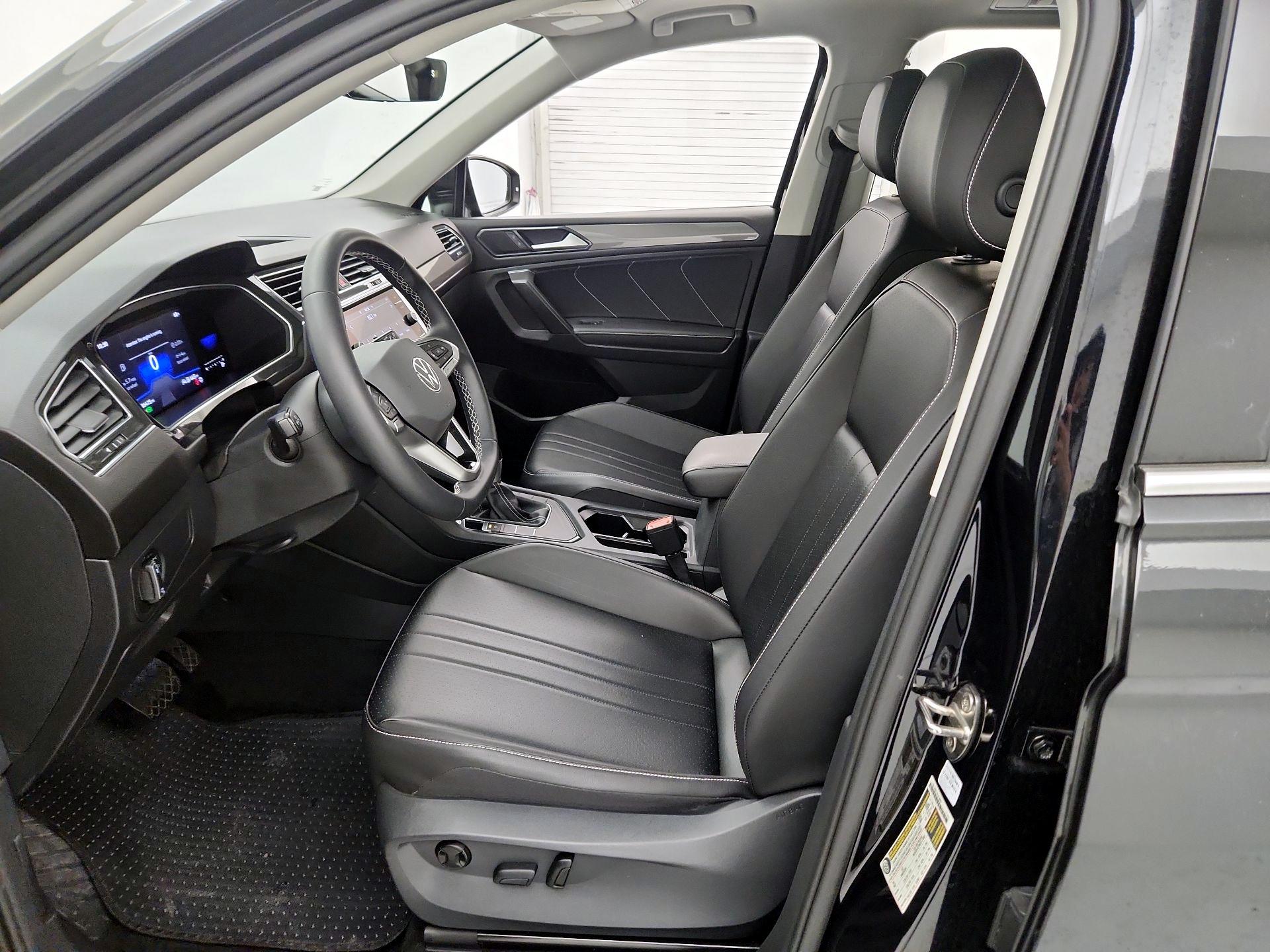 Thumbnail: 2022 Volkswagen Tiguan - 11