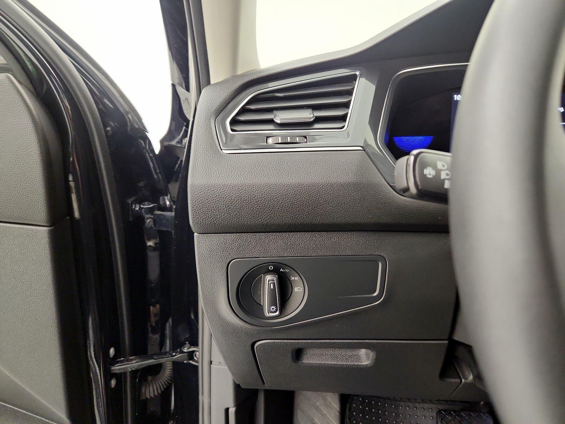 Thumbnail: 2022 Volkswagen Tiguan - 13