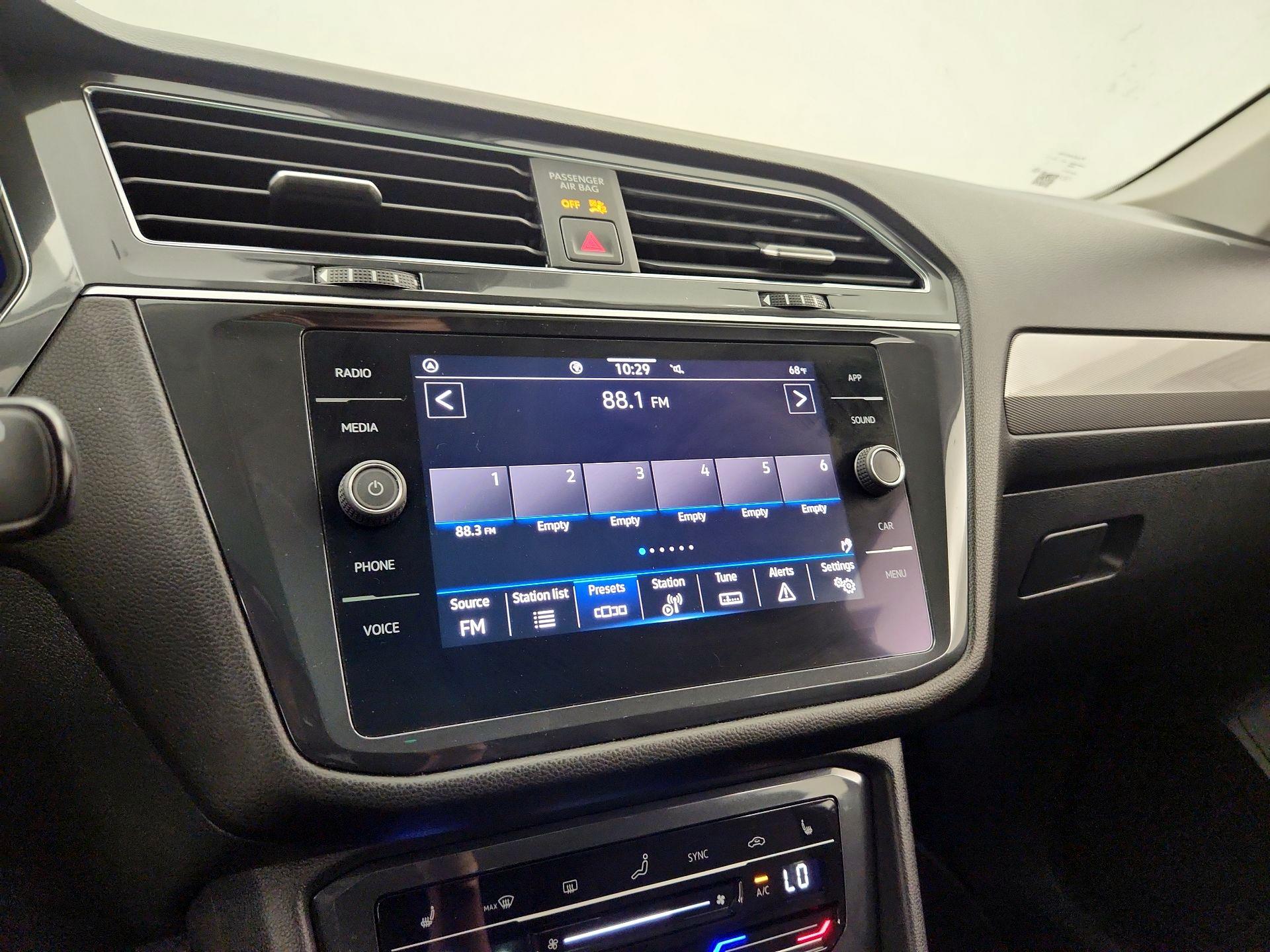 Thumbnail: 2022 Volkswagen Tiguan - 15