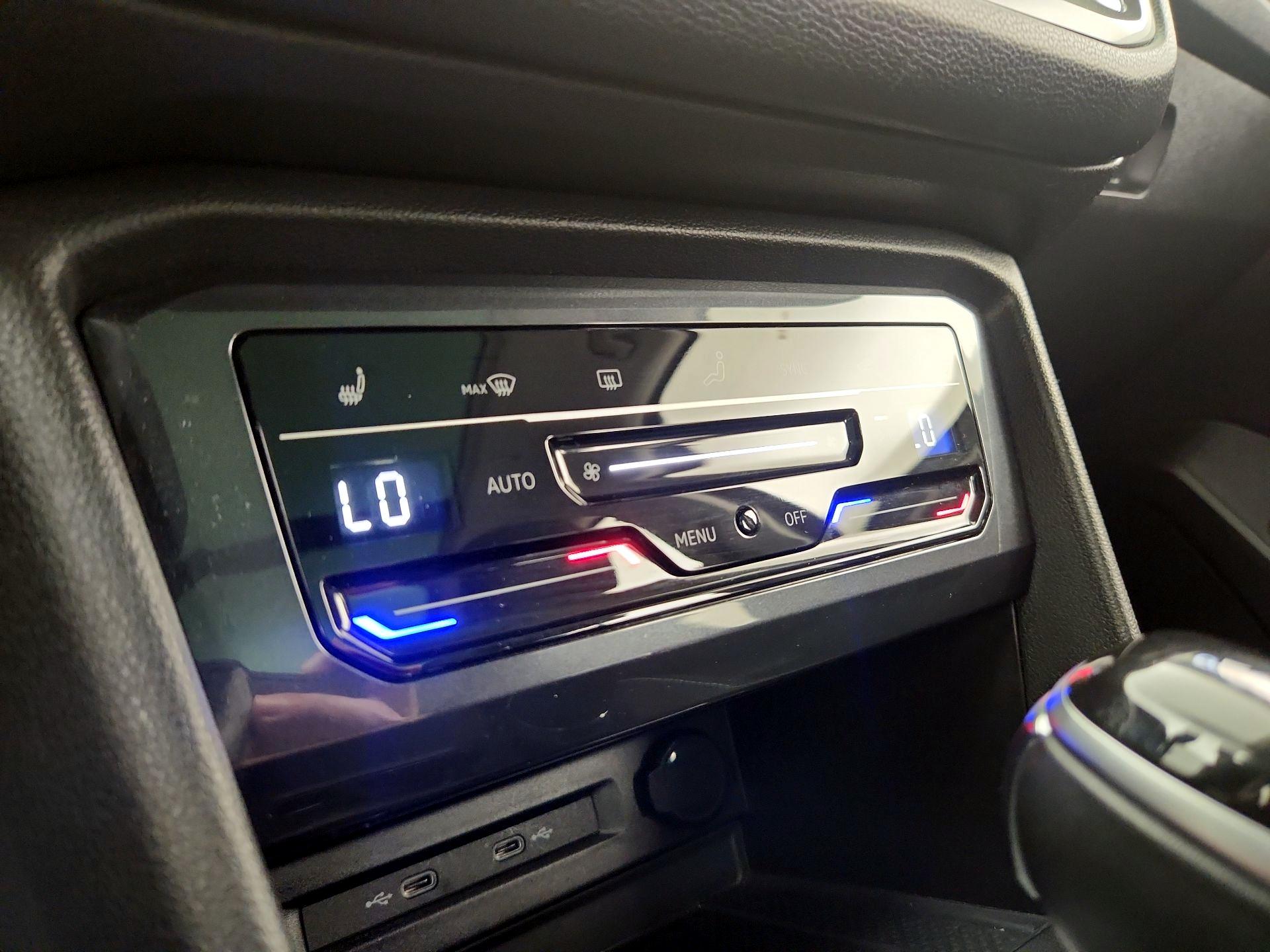 Thumbnail: 2022 Volkswagen Tiguan - 16