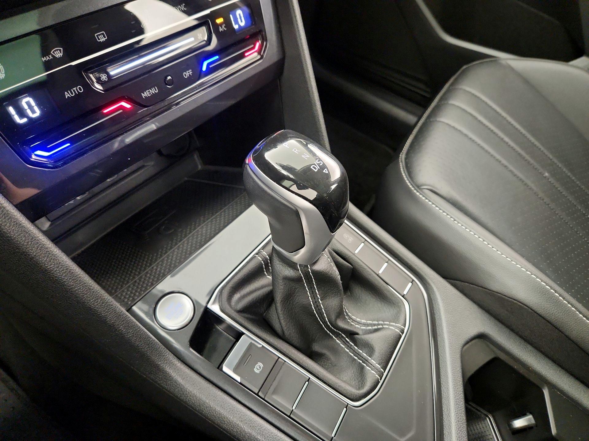 Thumbnail: 2022 Volkswagen Tiguan - 17