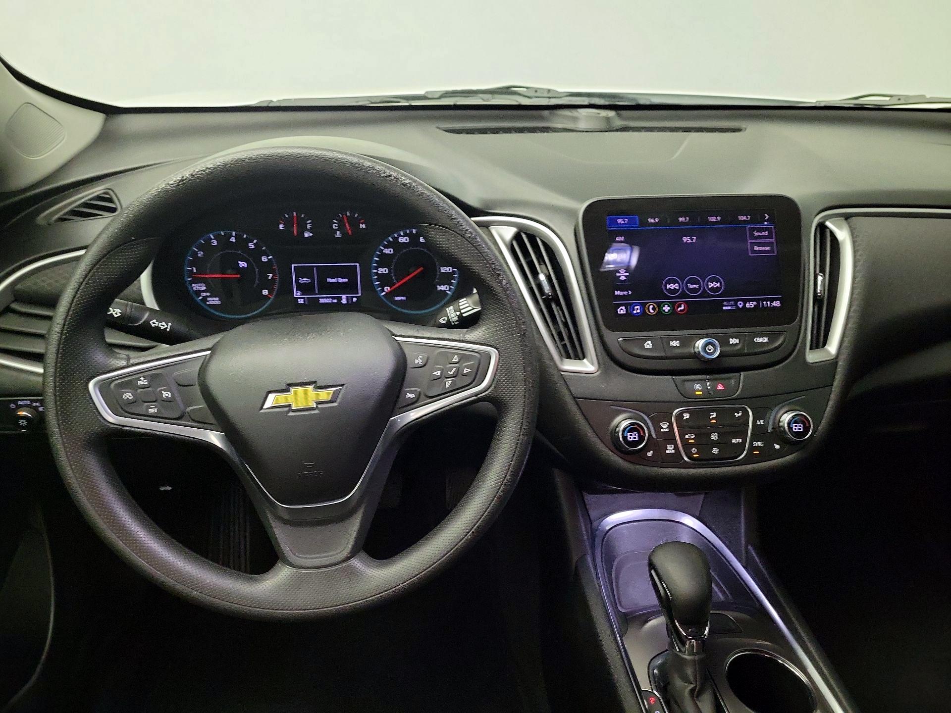 Thumbnail: 2022 Chevrolet Malibu - 10