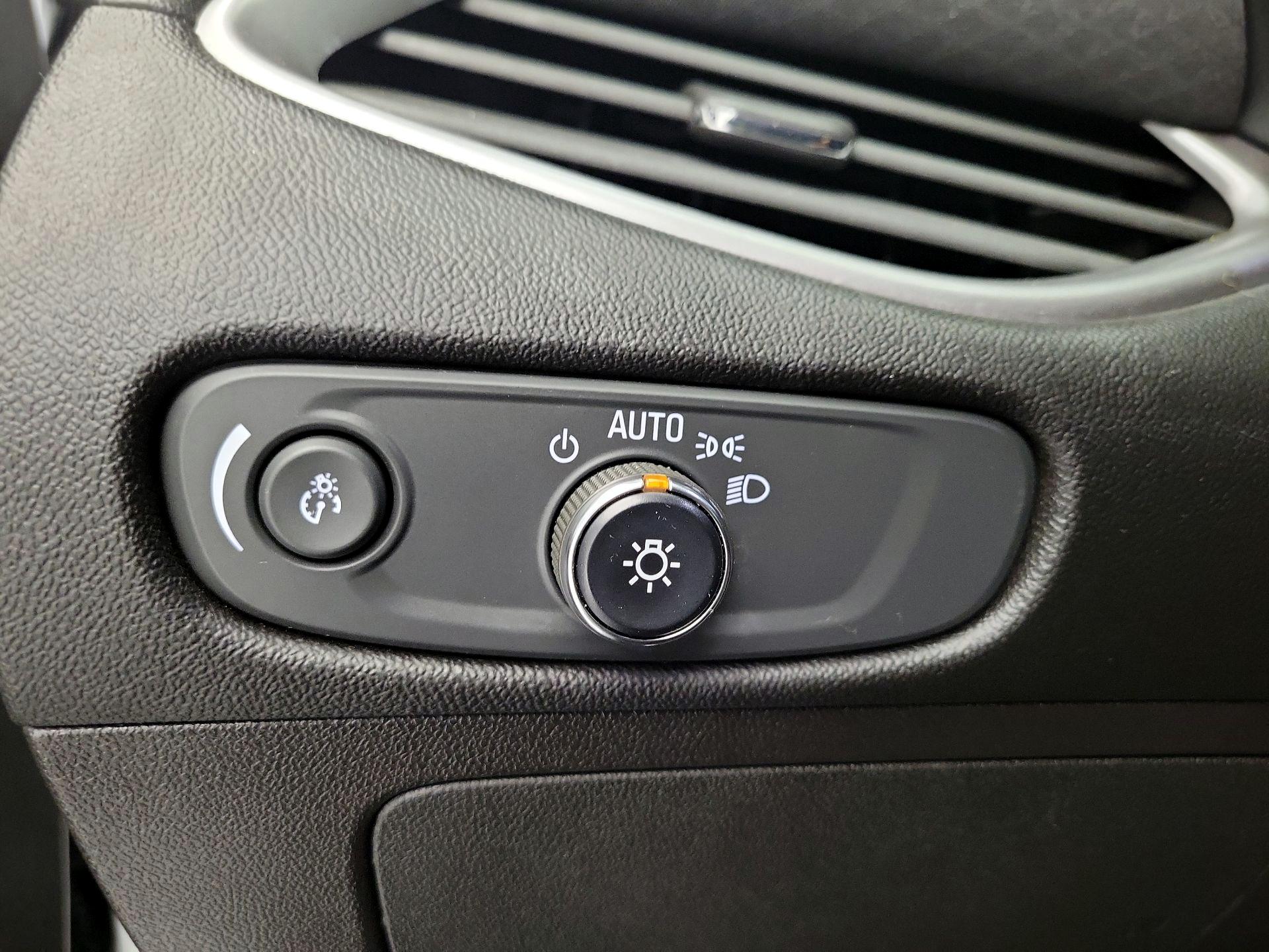 Thumbnail: 2022 Chevrolet Malibu - 13