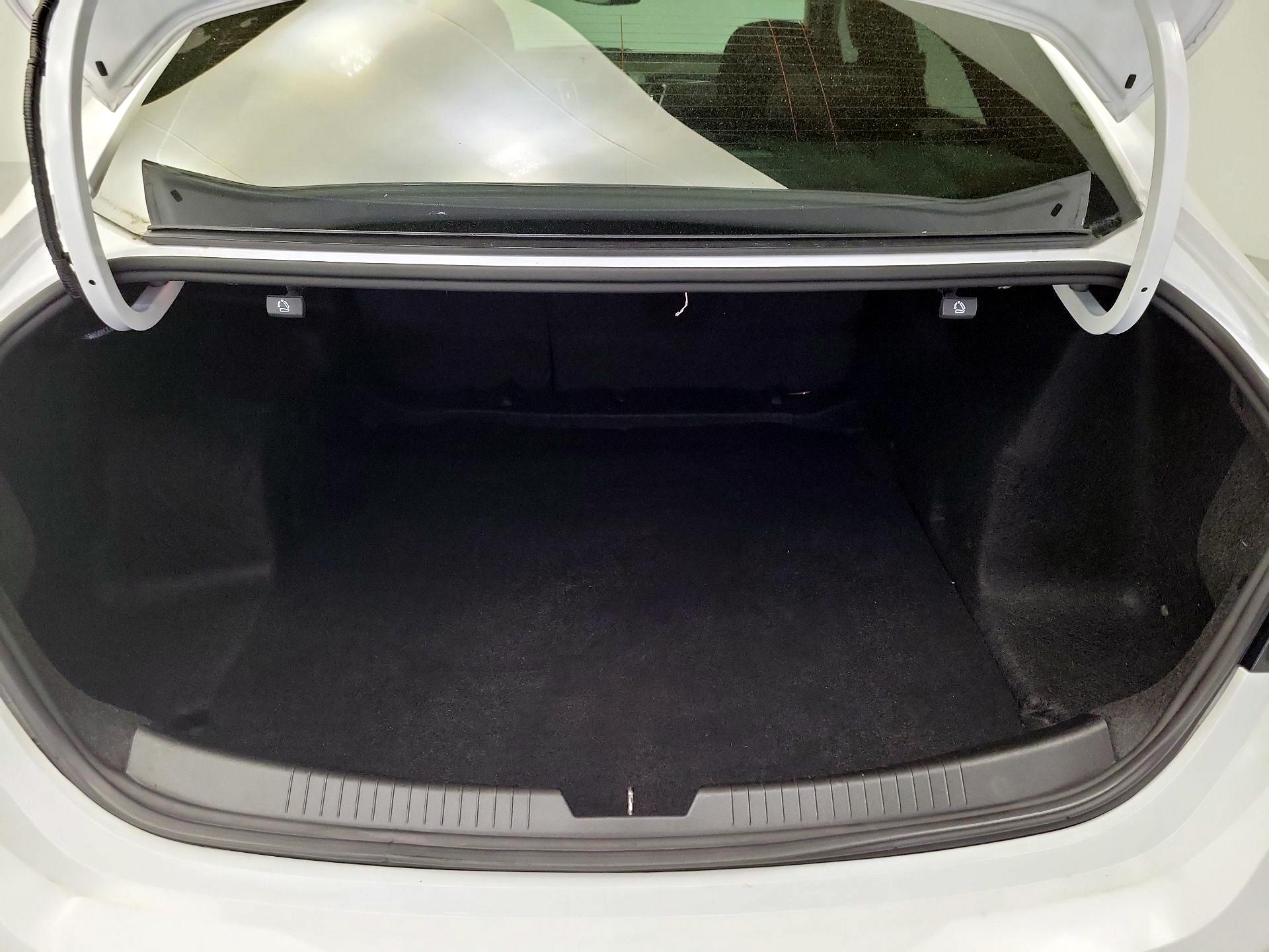 Thumbnail: 2022 Chevrolet Malibu - 20