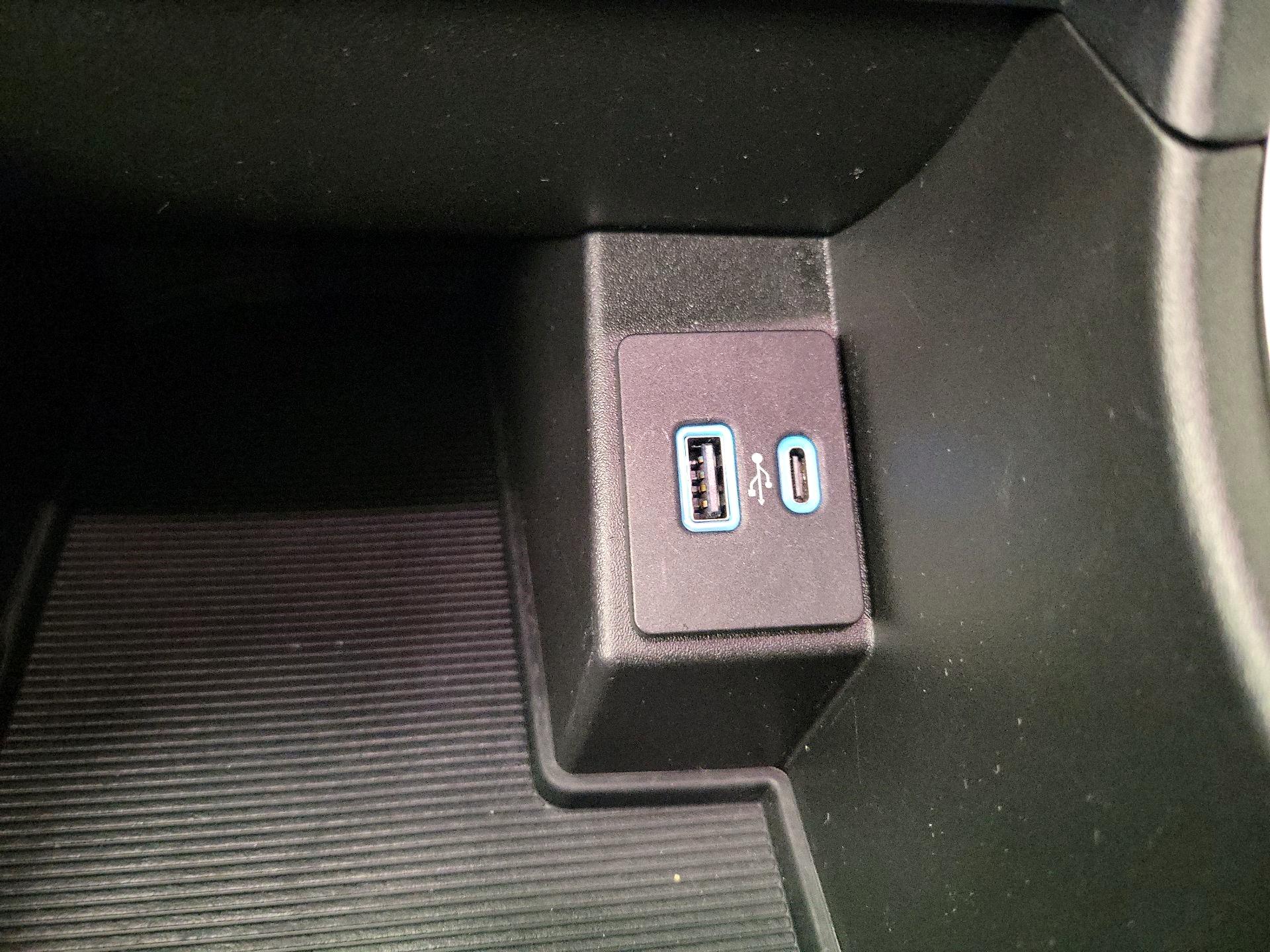 Thumbnail: 2023 Ford Edge - 16