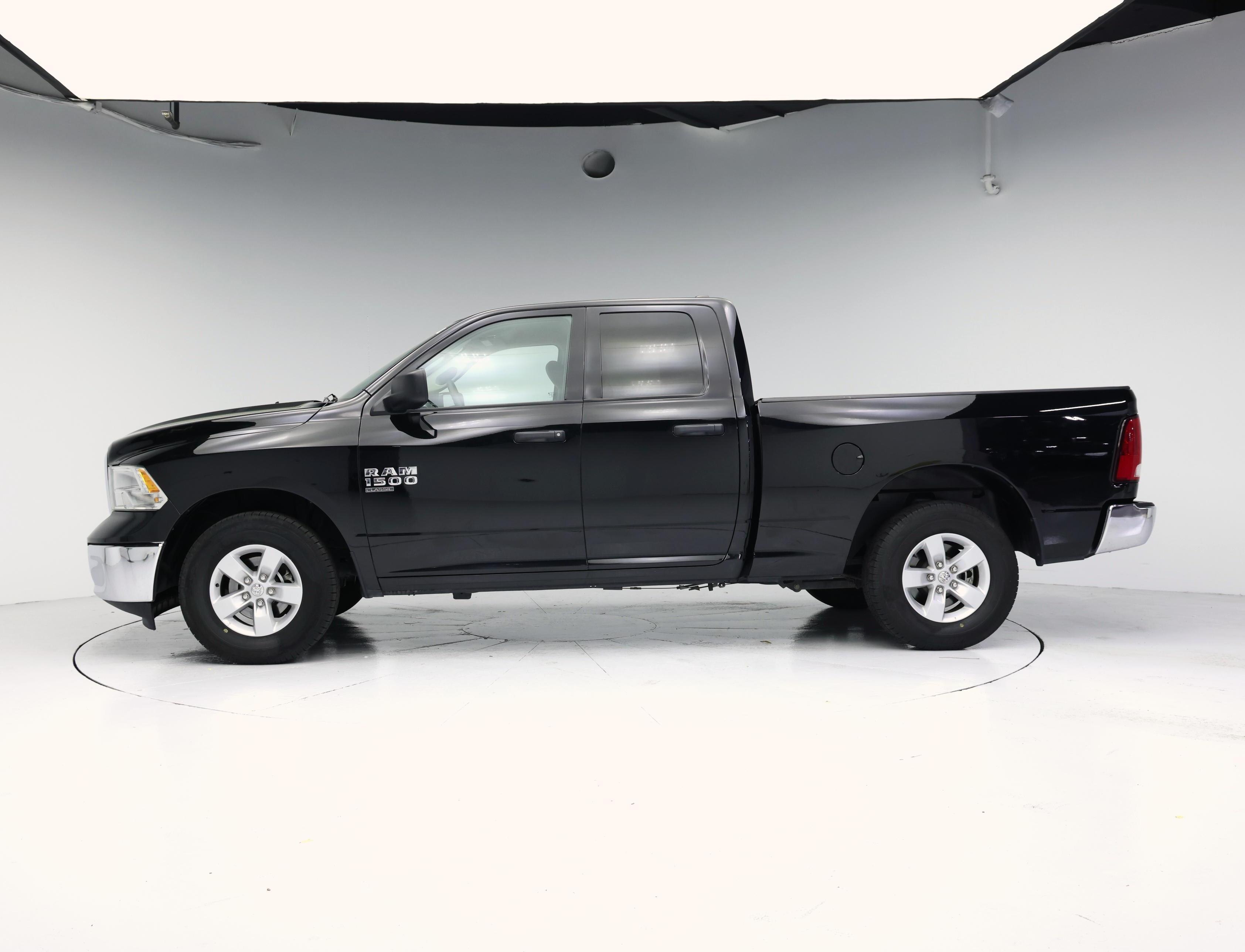 Thumbnail: 2024 RAM 1500 Classic - 3