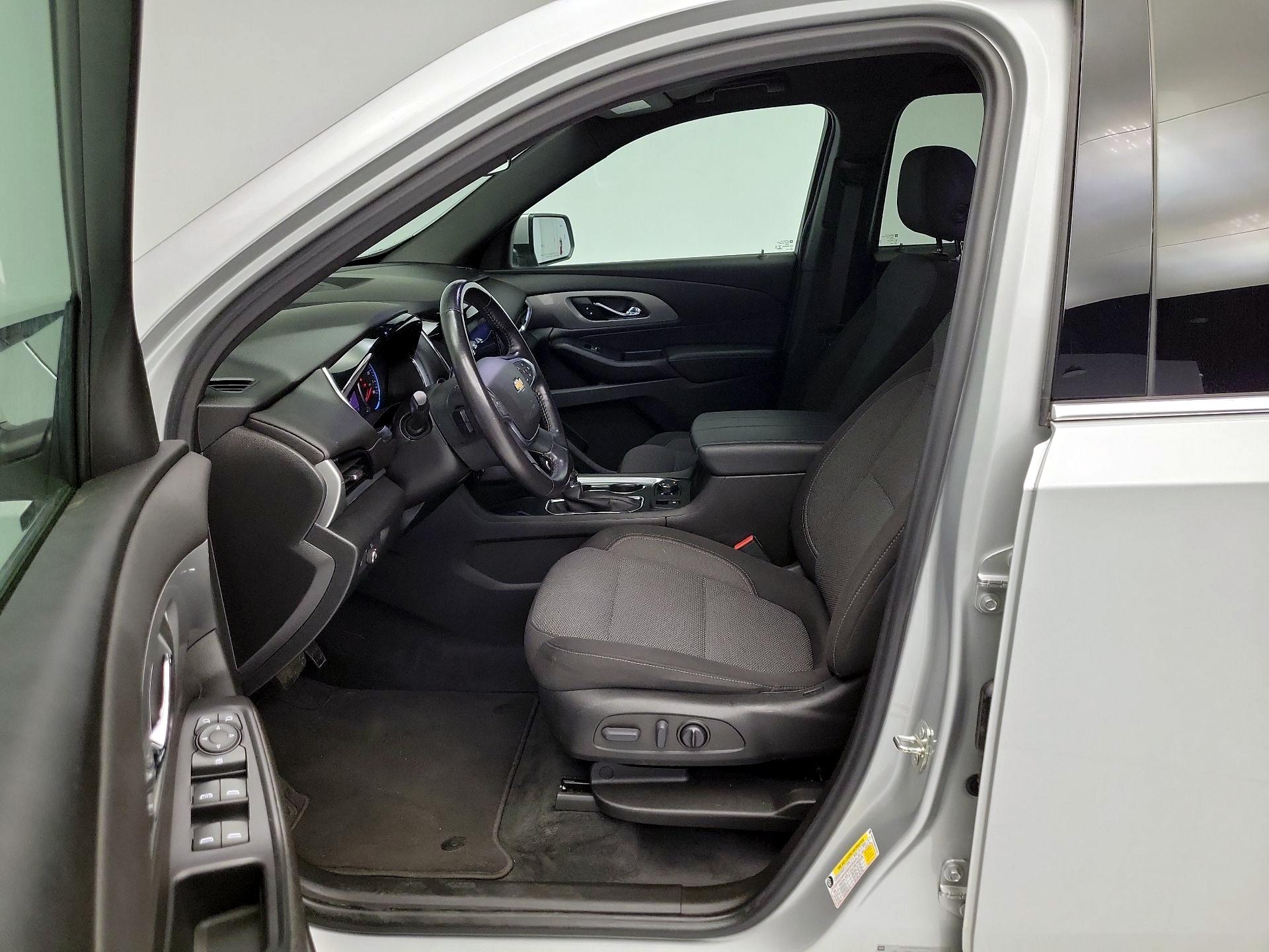 Thumbnail: 2022 Chevrolet Traverse - 11