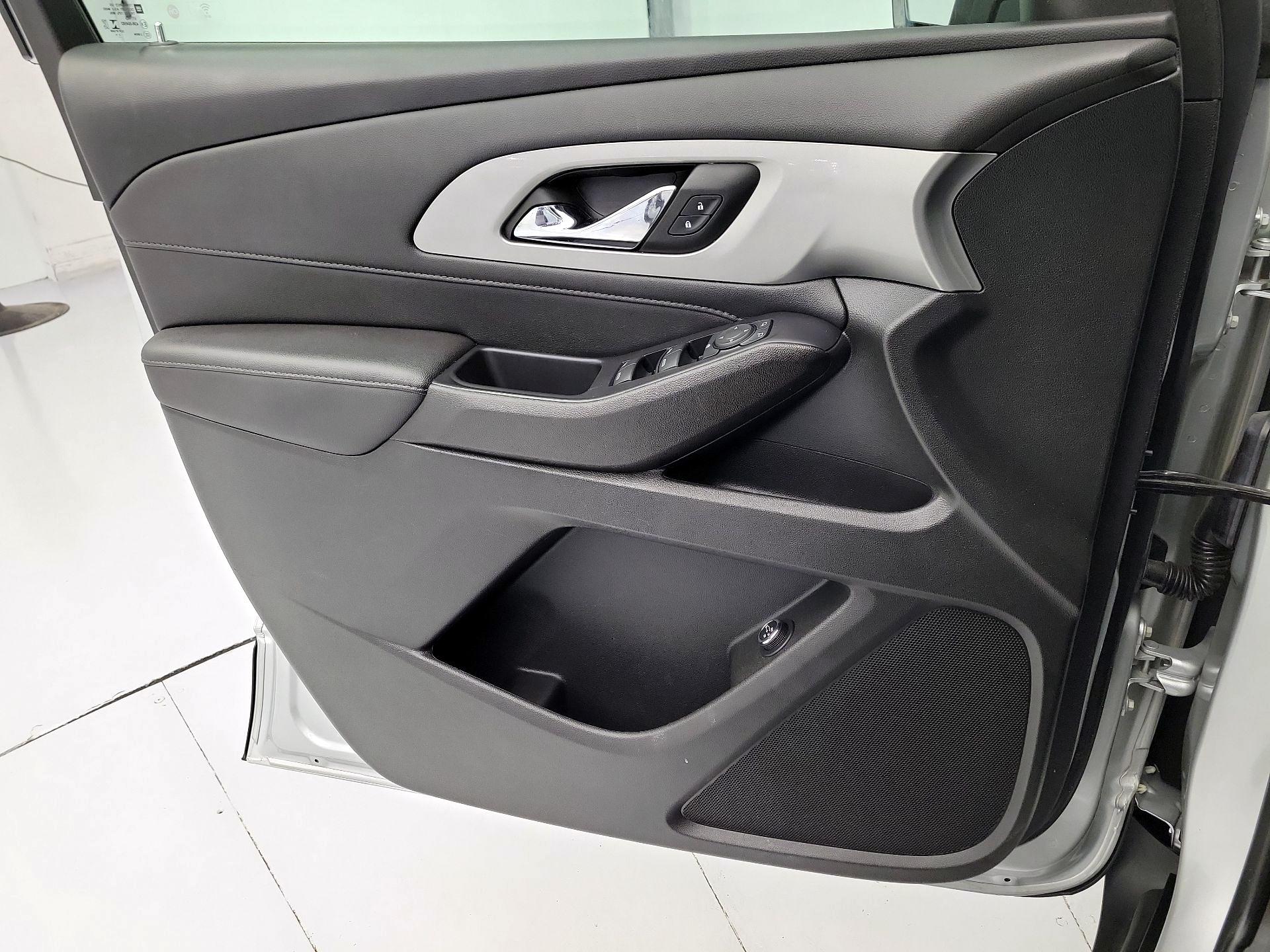 Thumbnail: 2022 Chevrolet Traverse - 12