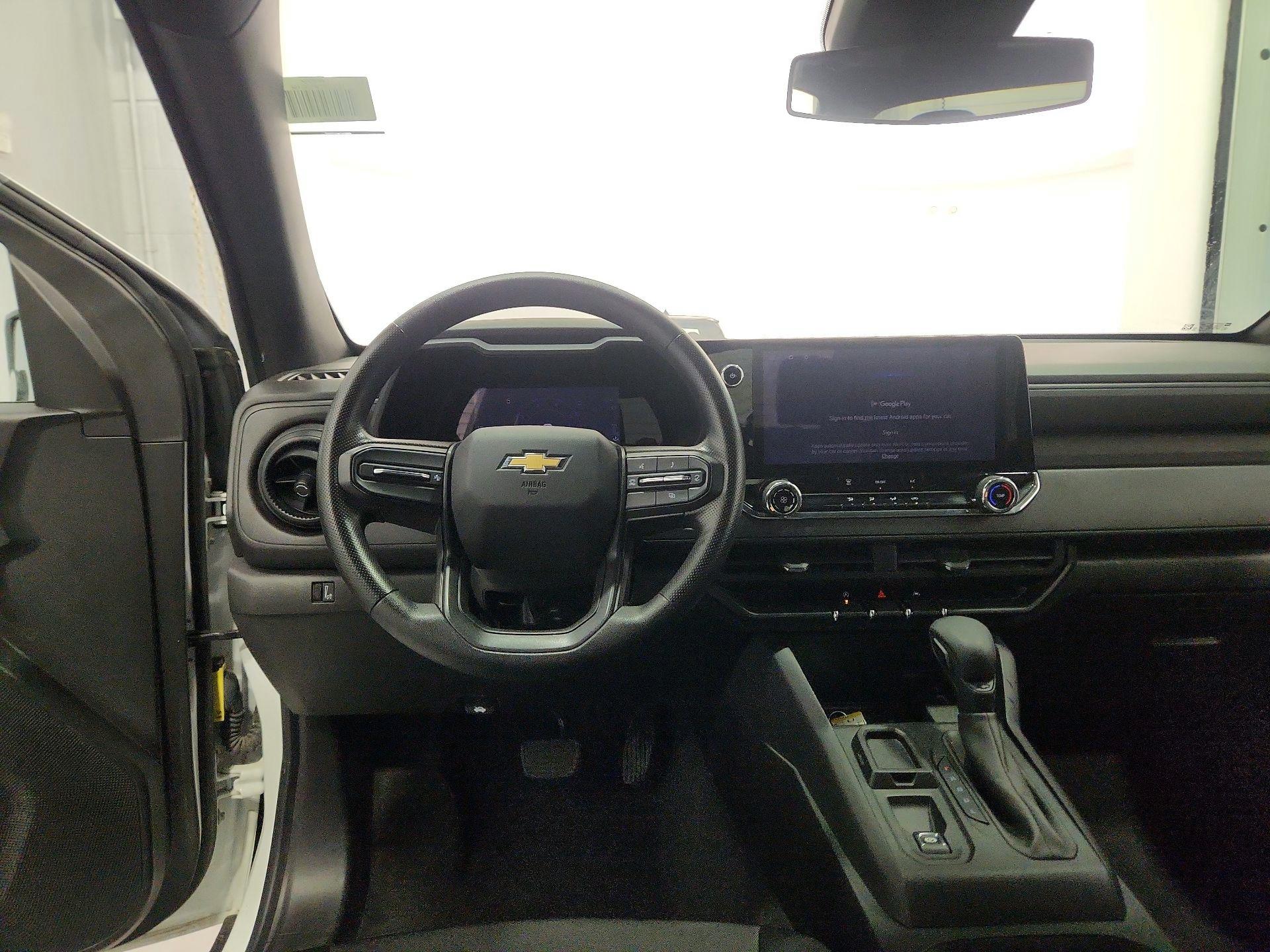 Thumbnail: 2023 Chevrolet Colorado - 10