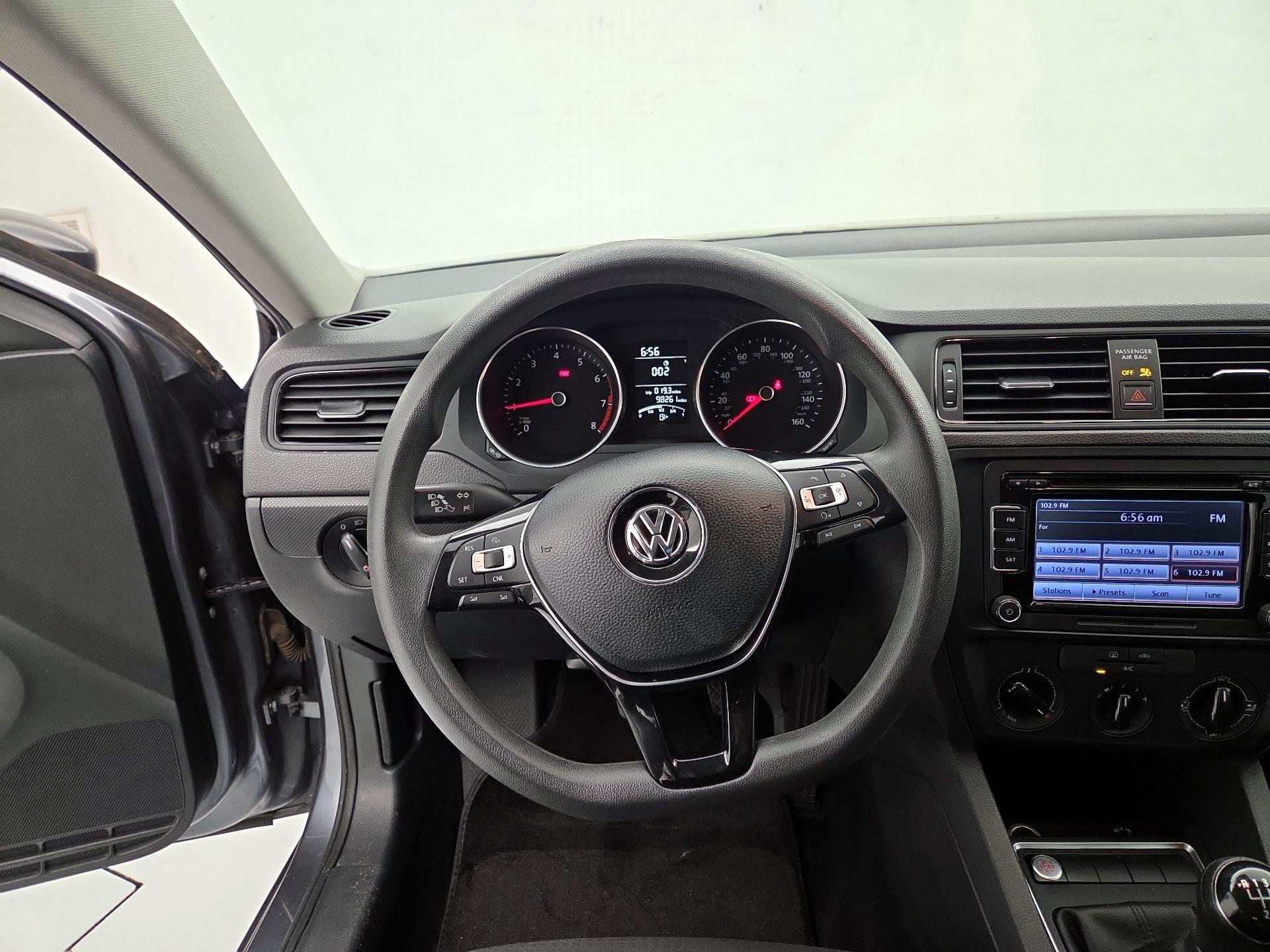 Thumbnail: 2015 Volkswagen Jetta - 10