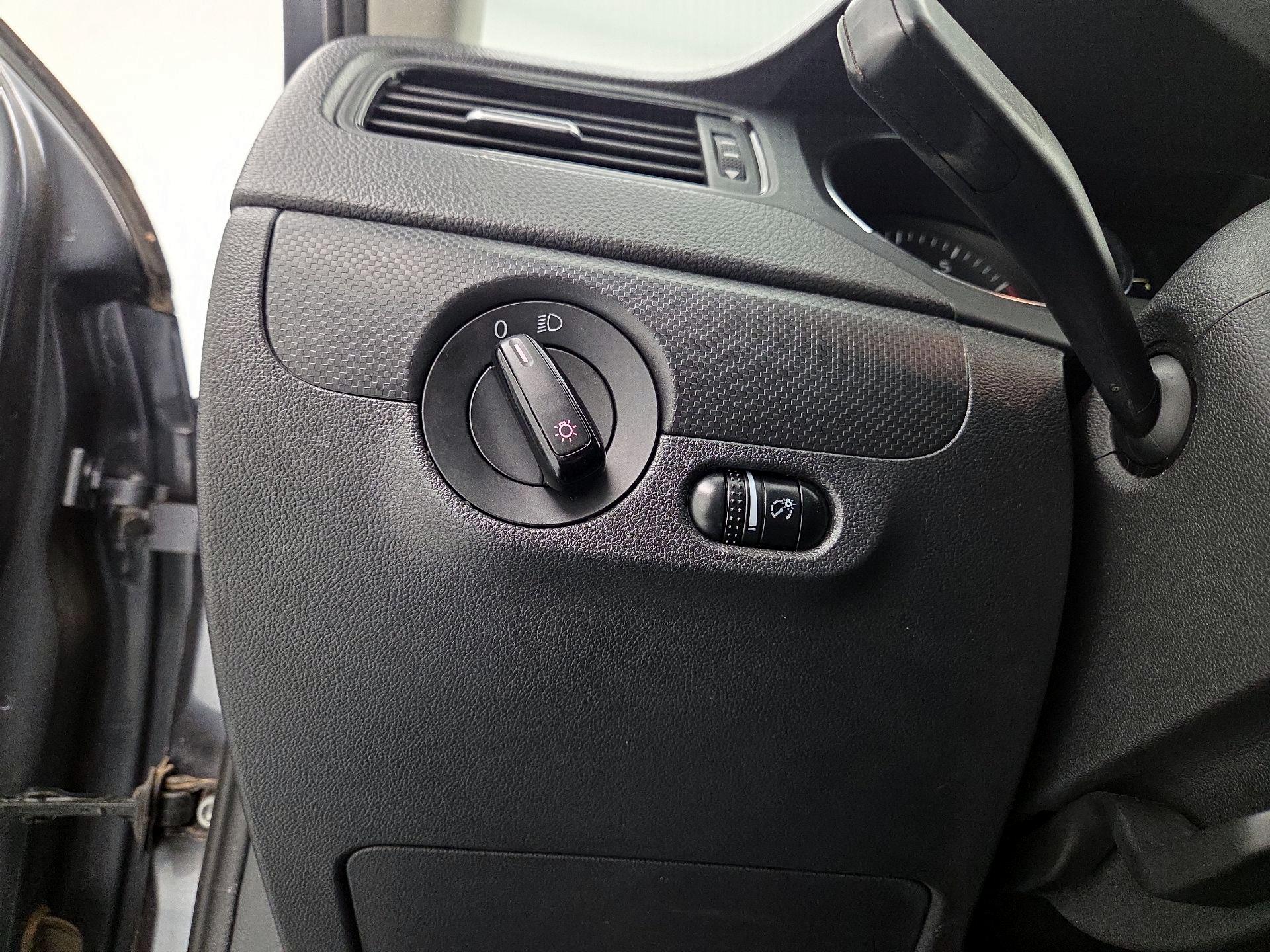 Thumbnail: 2015 Volkswagen Jetta - 13