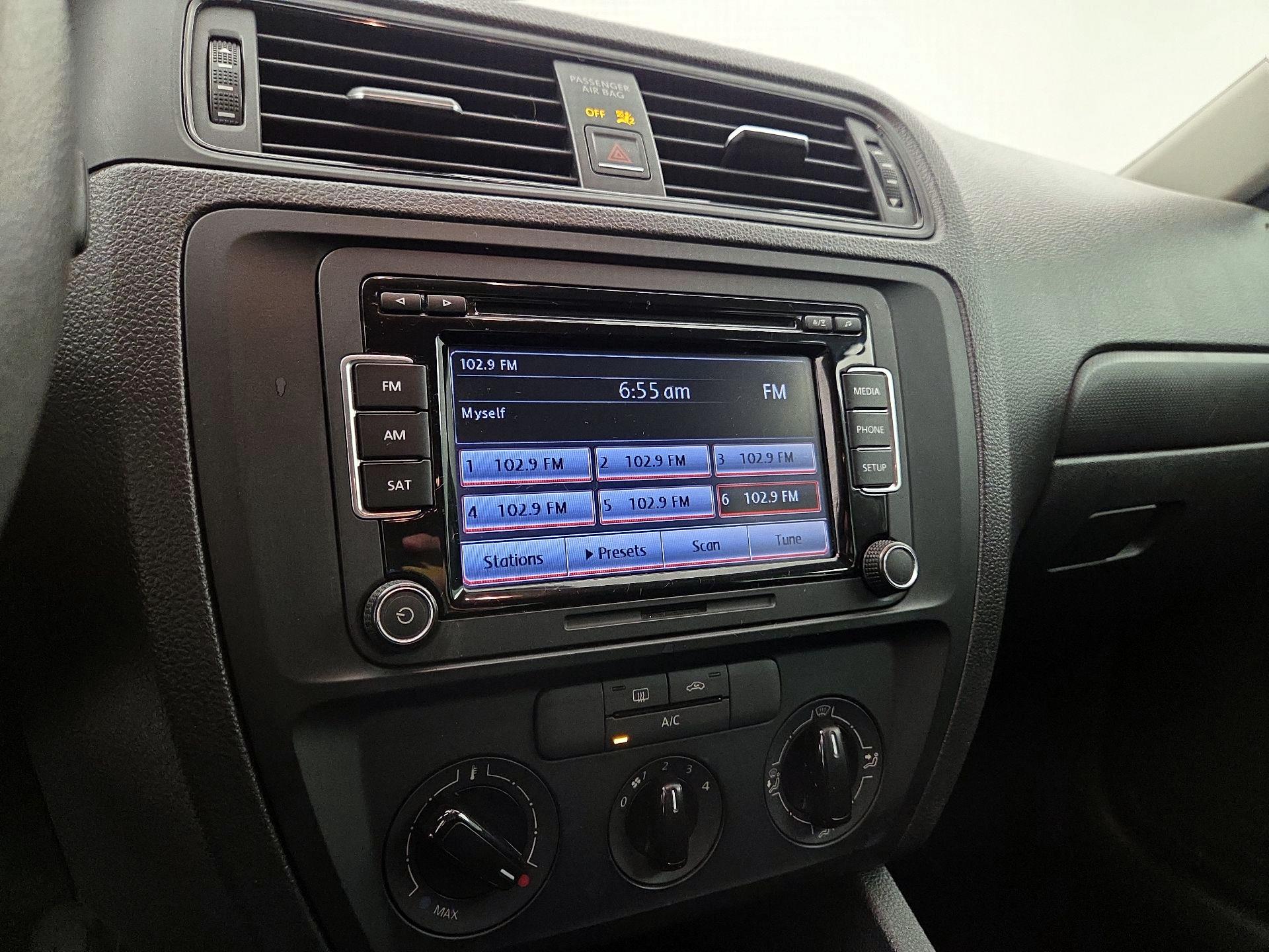 Thumbnail: 2015 Volkswagen Jetta - 15