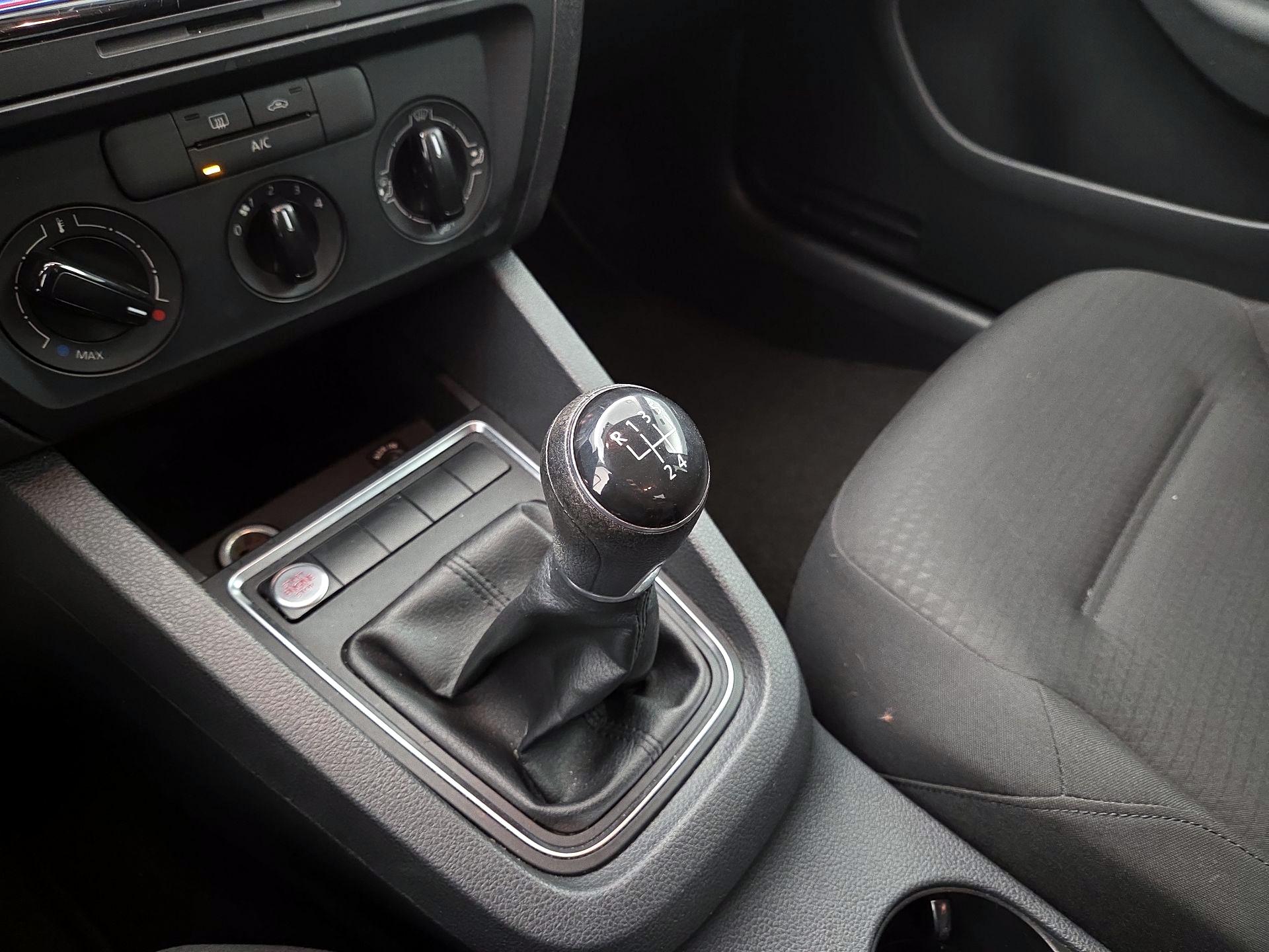 Thumbnail: 2015 Volkswagen Jetta - 17