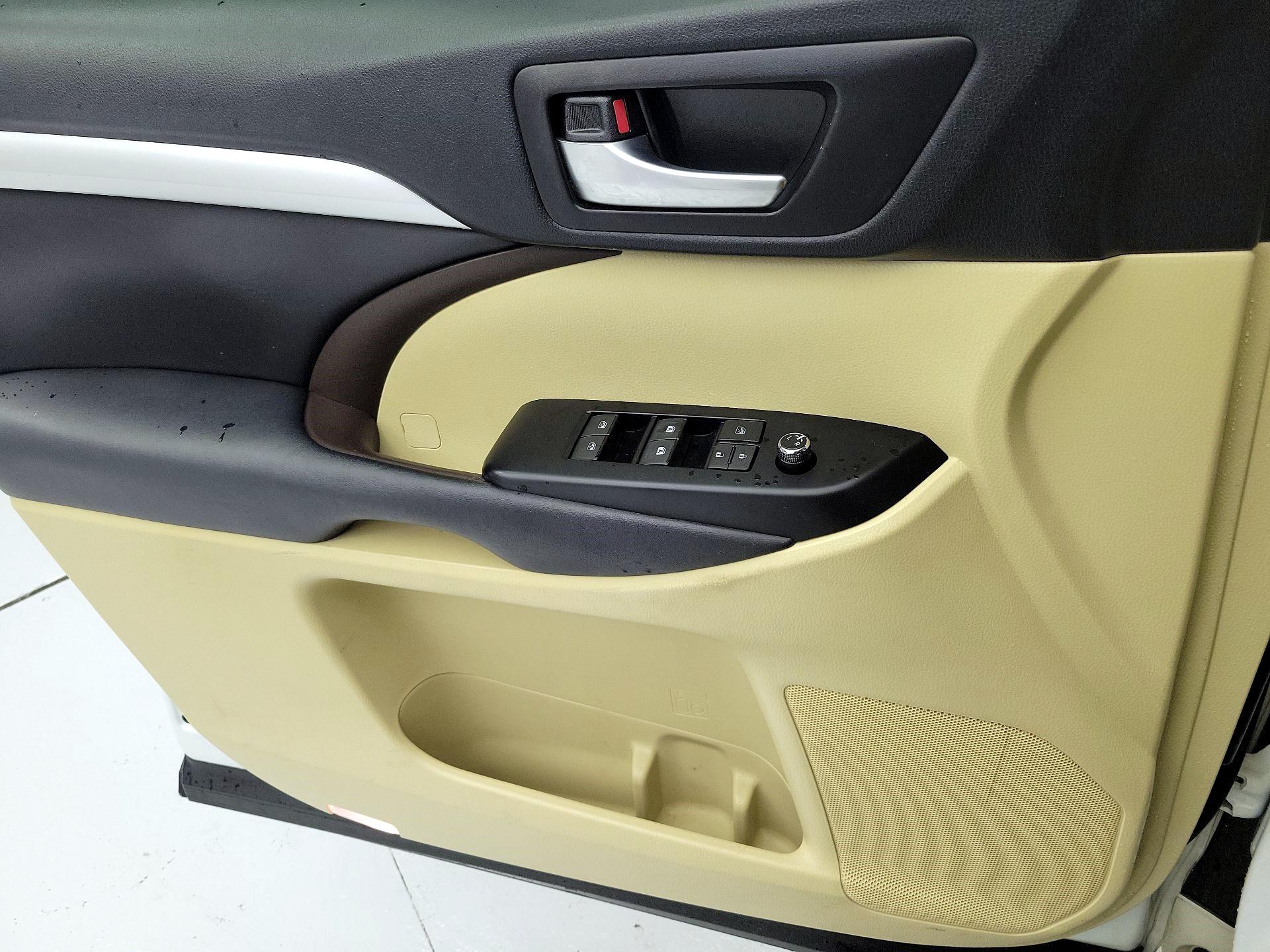 Thumbnail: 2017 Toyota Highlander - 10