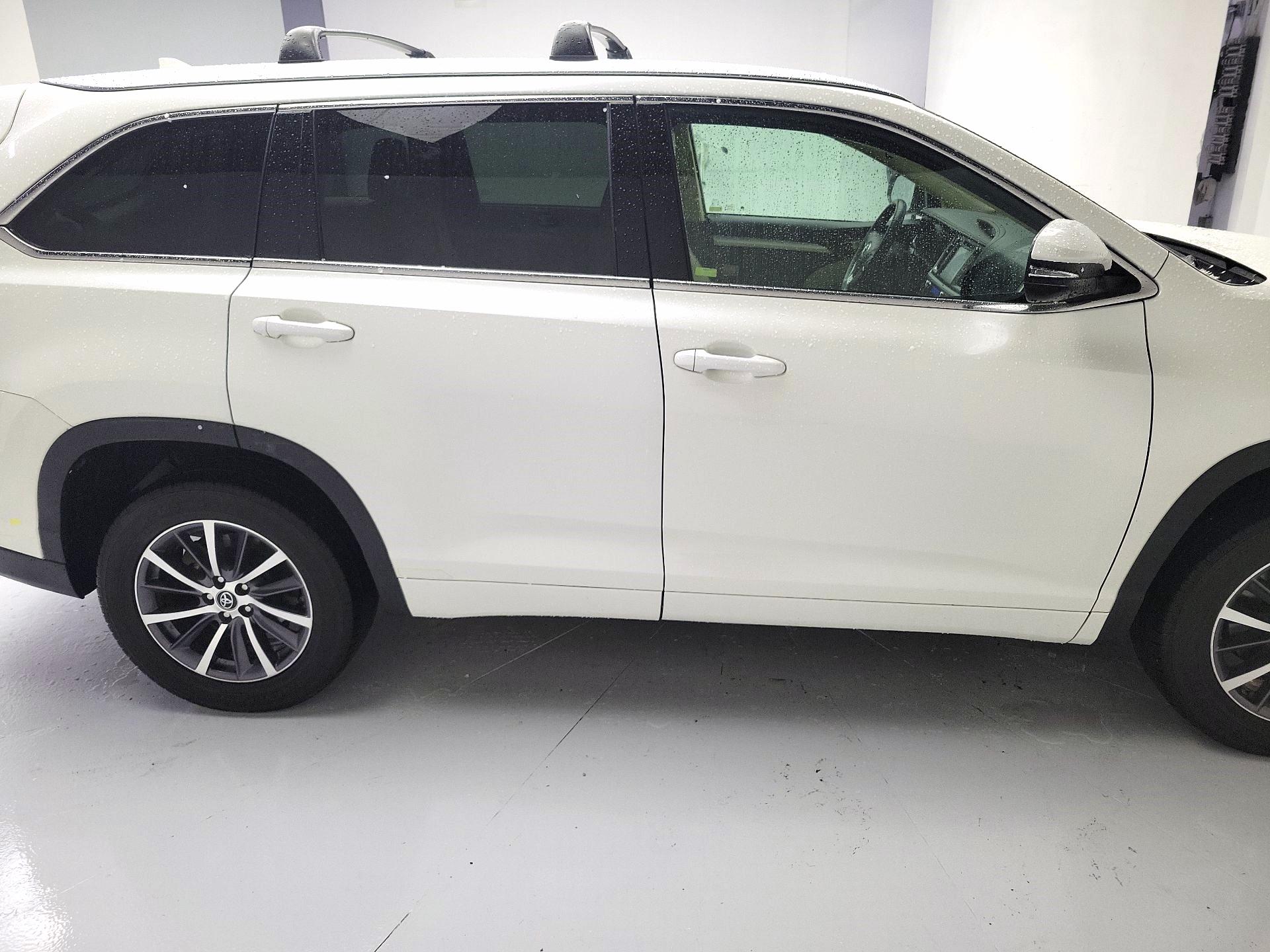 Thumbnail: 2017 Toyota Highlander - 4