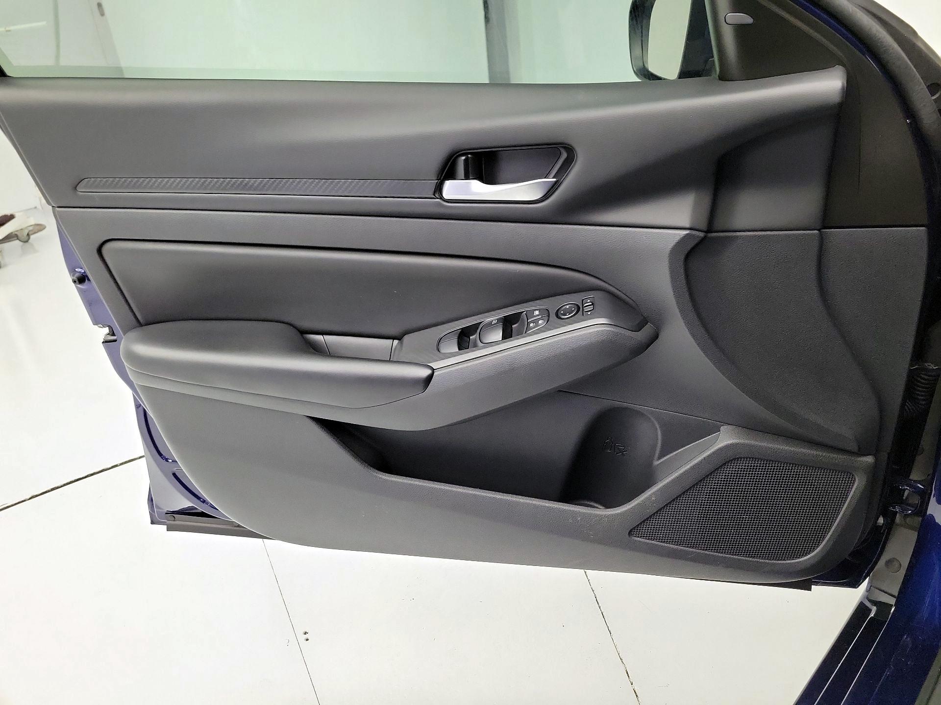 Thumbnail: 2022 Nissan Altima - 12