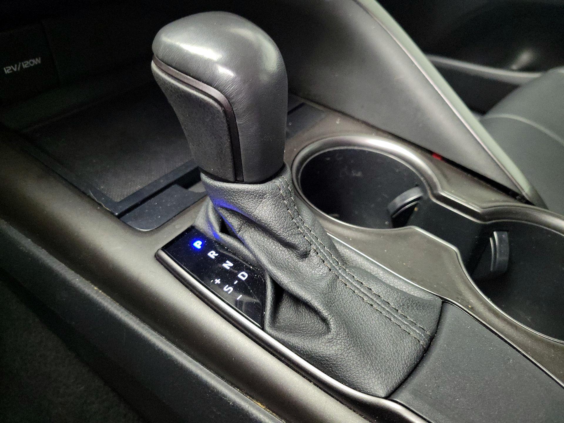 Thumbnail: 2021 Toyota Camry - 17