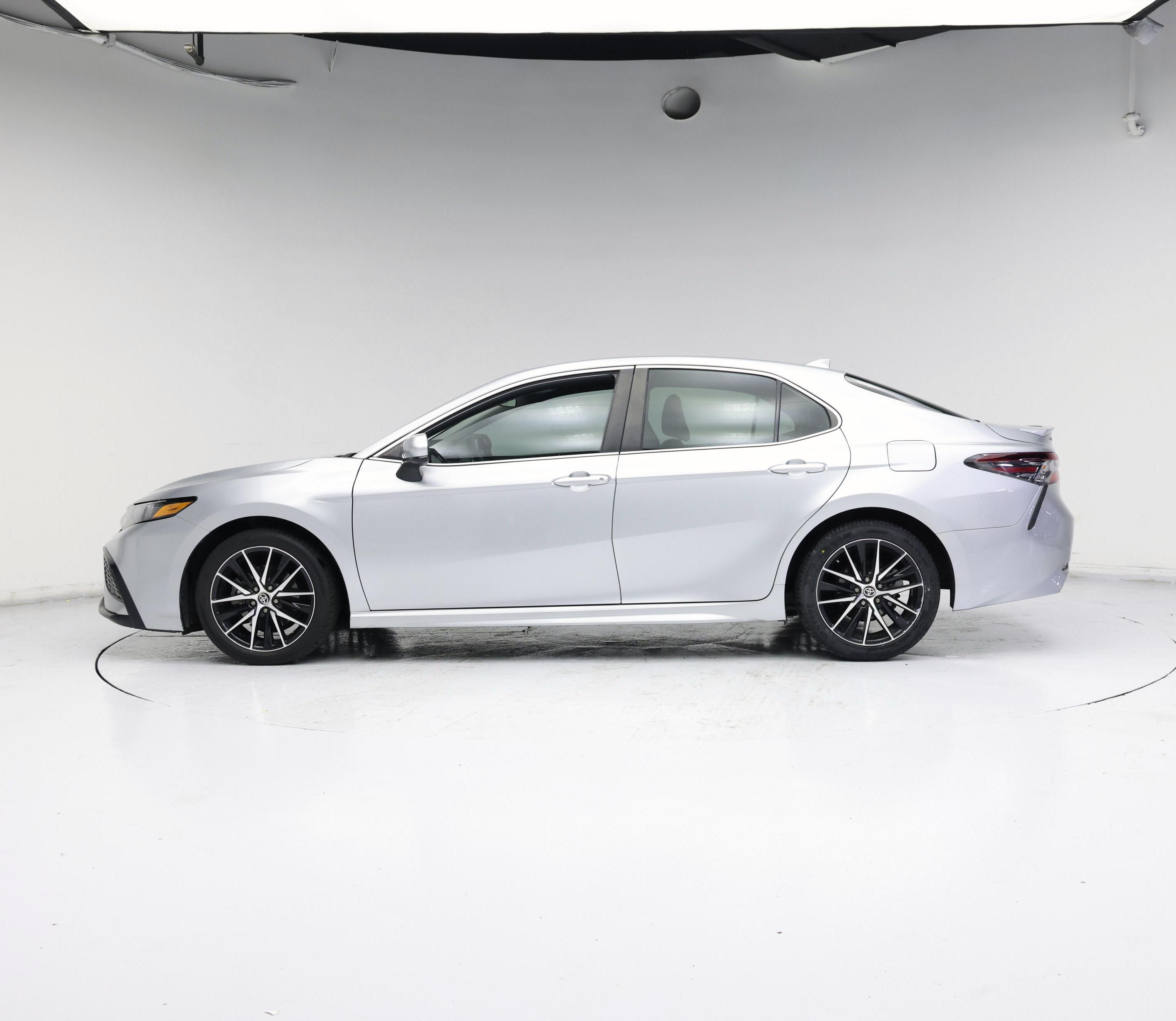 Thumbnail: 2021 Toyota Camry - 3