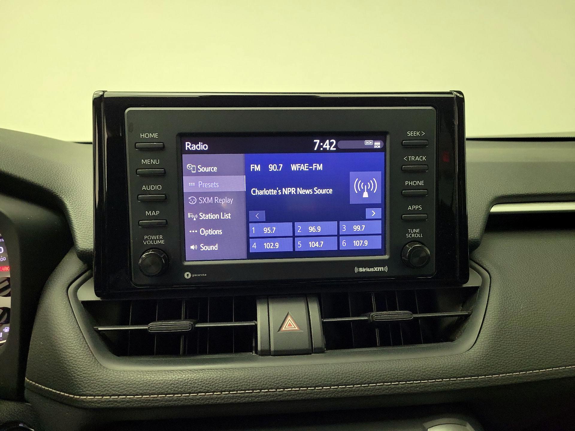 Thumbnail: 2021 Toyota RAV4 - 15