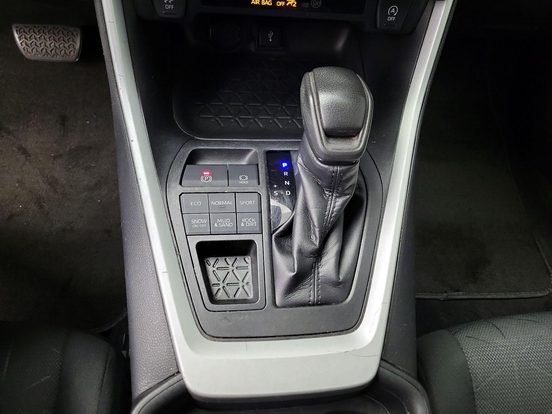 Thumbnail: 2021 Toyota RAV4 - 17