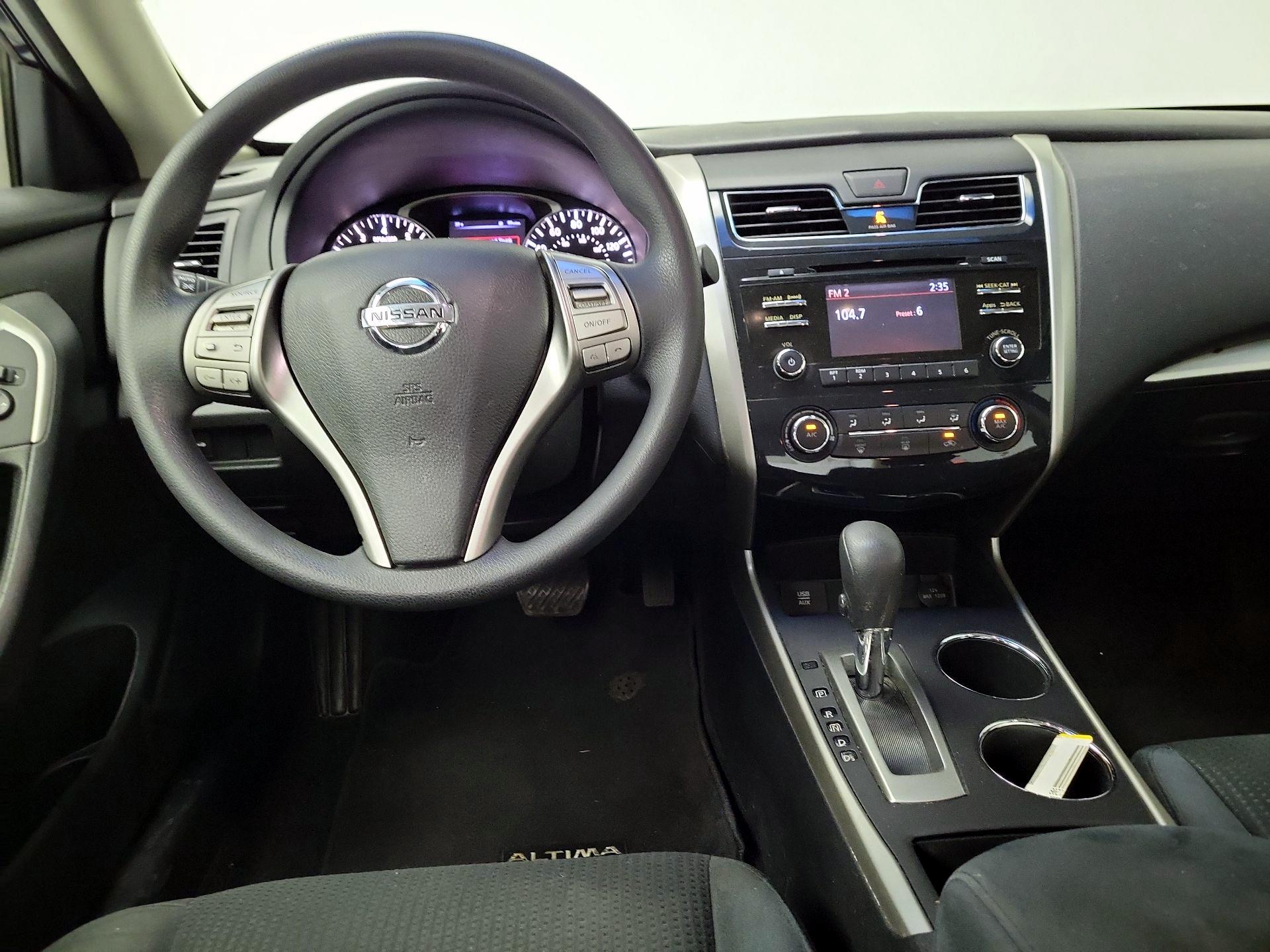 Thumbnail: 2015 Nissan Altima - 10