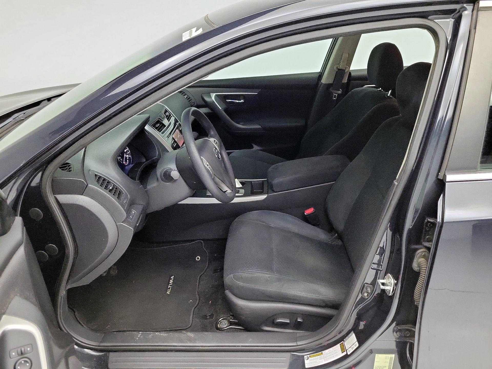 Thumbnail: 2015 Nissan Altima - 11