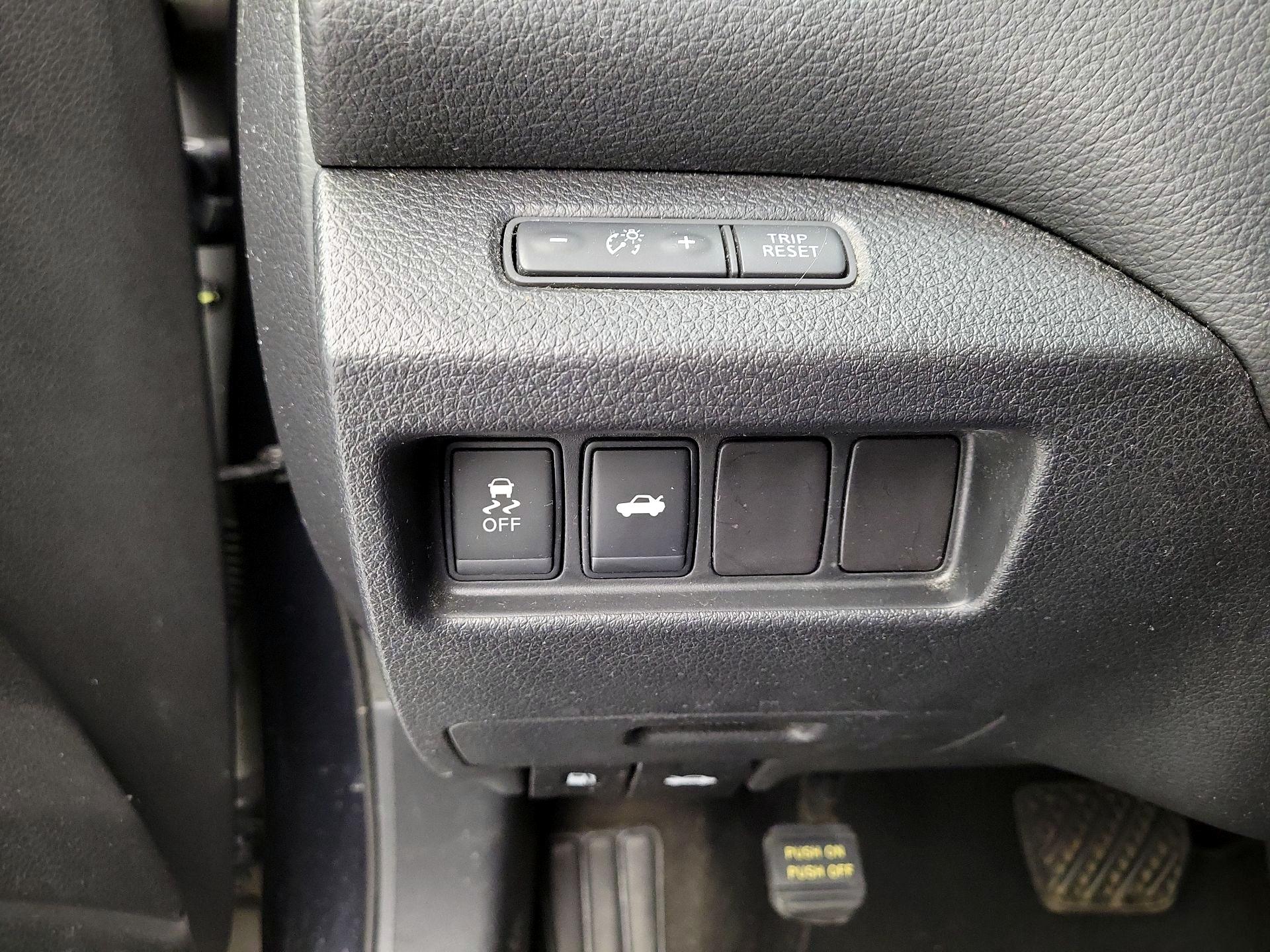 Thumbnail: 2015 Nissan Altima - 13