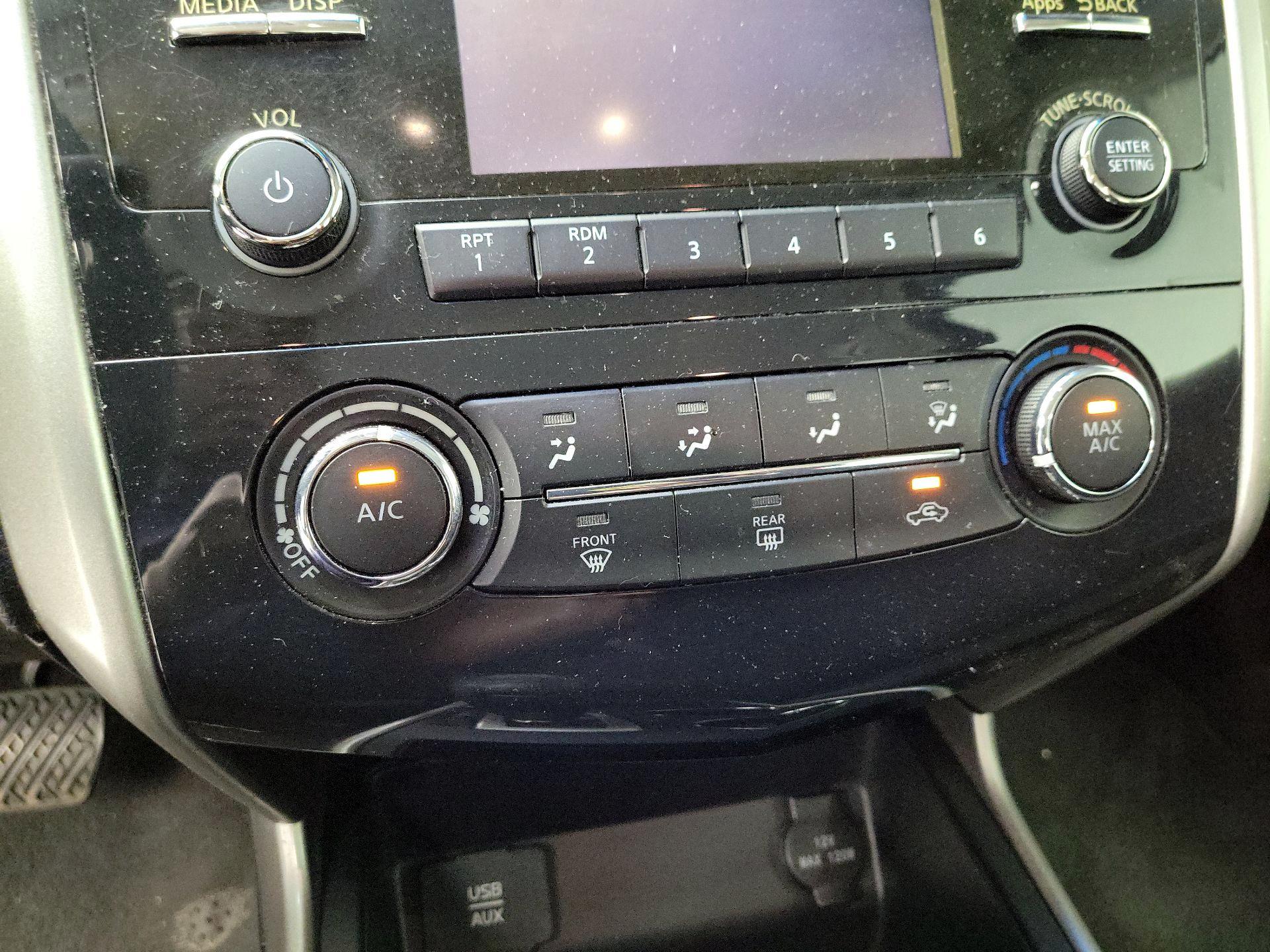 Thumbnail: 2015 Nissan Altima - 16