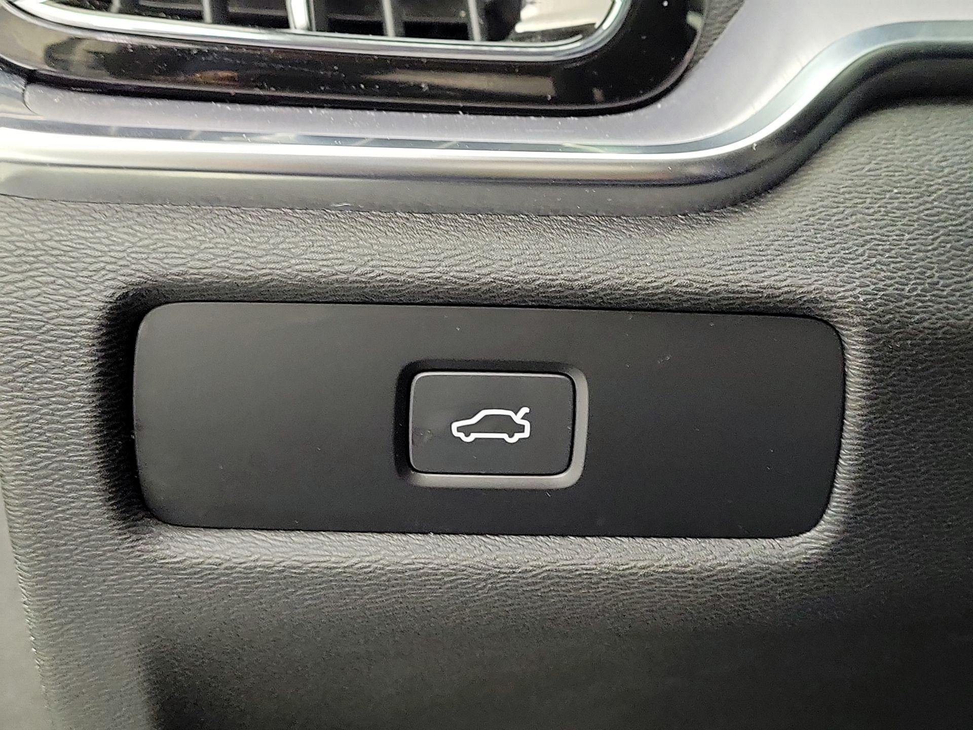 Thumbnail: 2024 Volvo S60 - 13