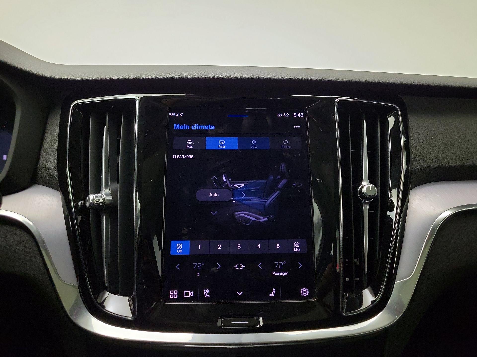 Thumbnail: 2024 Volvo S60 - 17