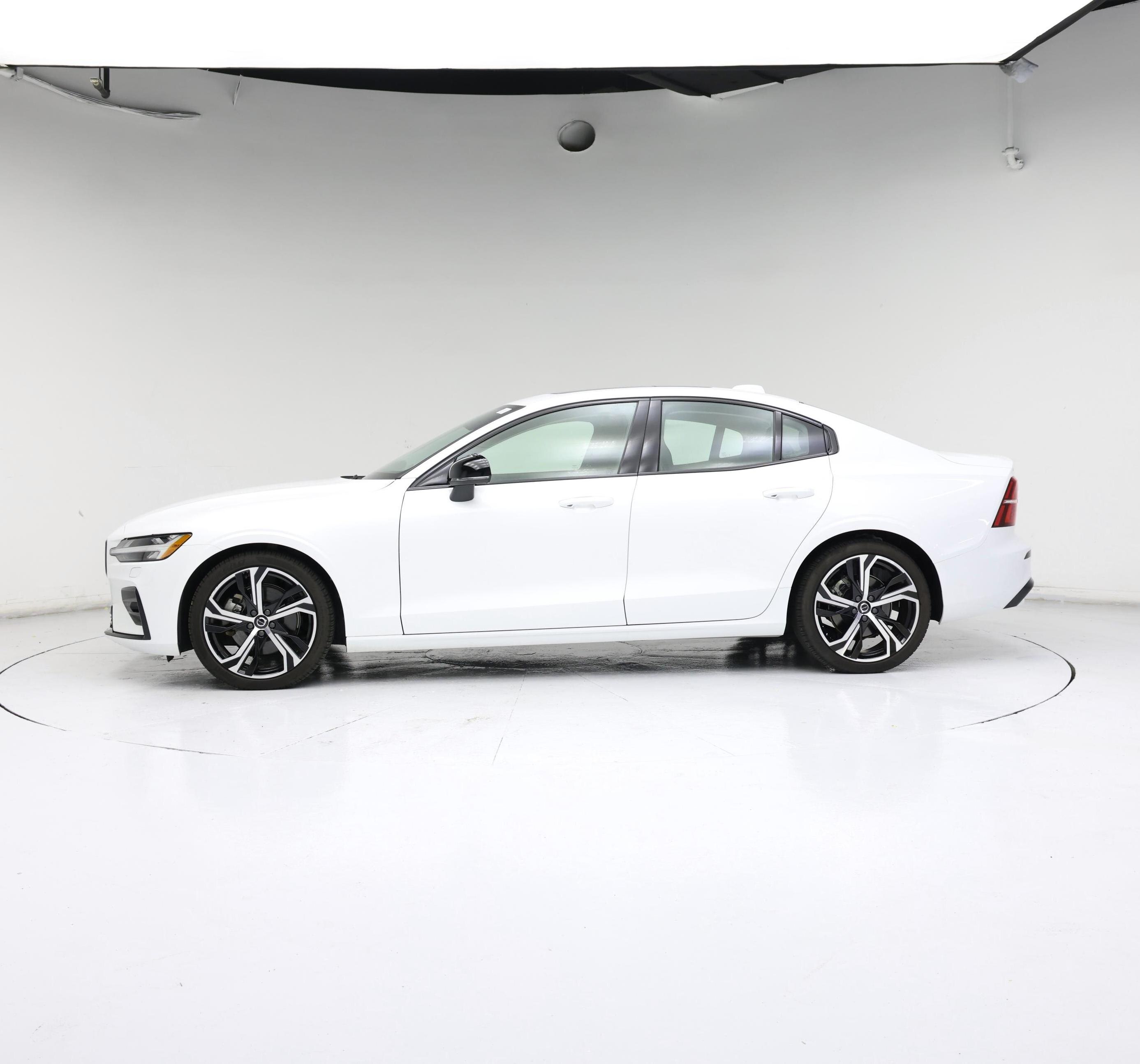 Thumbnail: 2024 Volvo S60 - 3