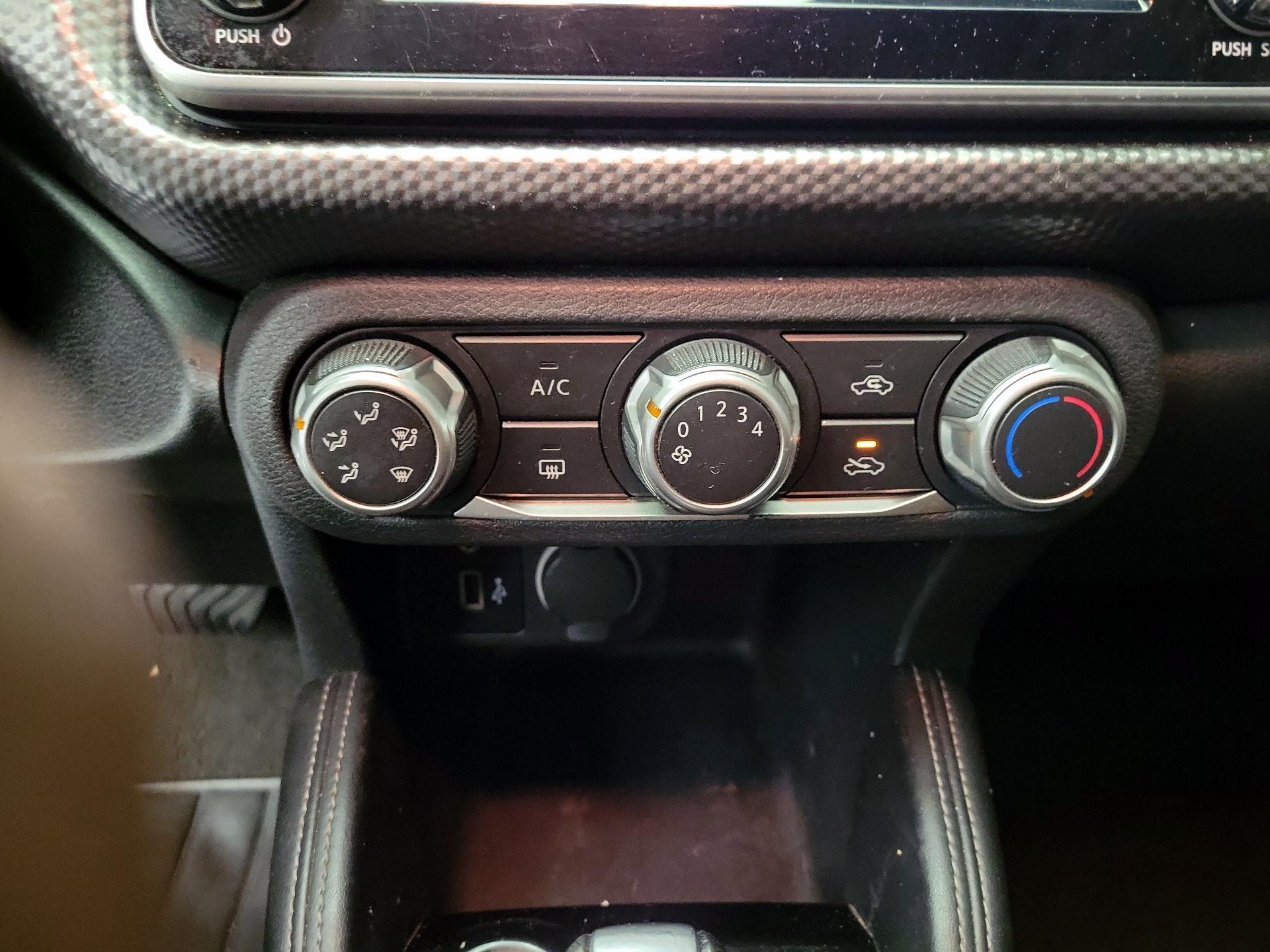 Thumbnail: 2018 Nissan Kicks - 16